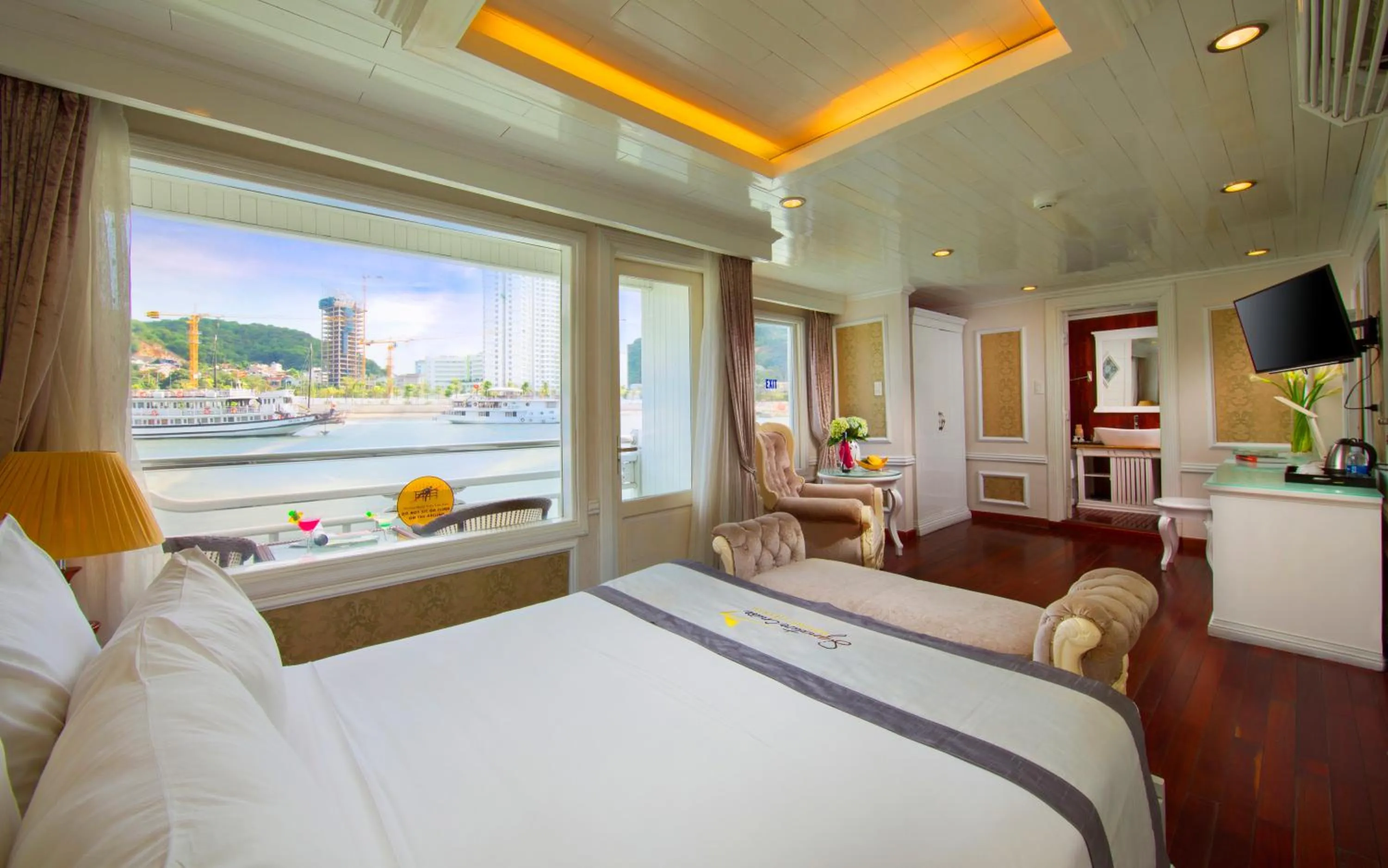 Bed in Signature Halong Cruise