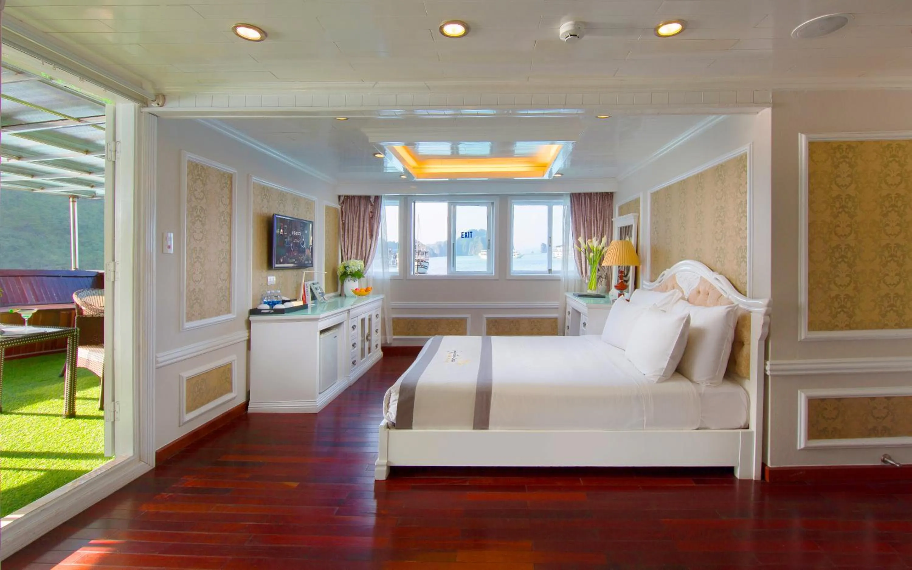 Living room, Bed in Signature Halong Cruise