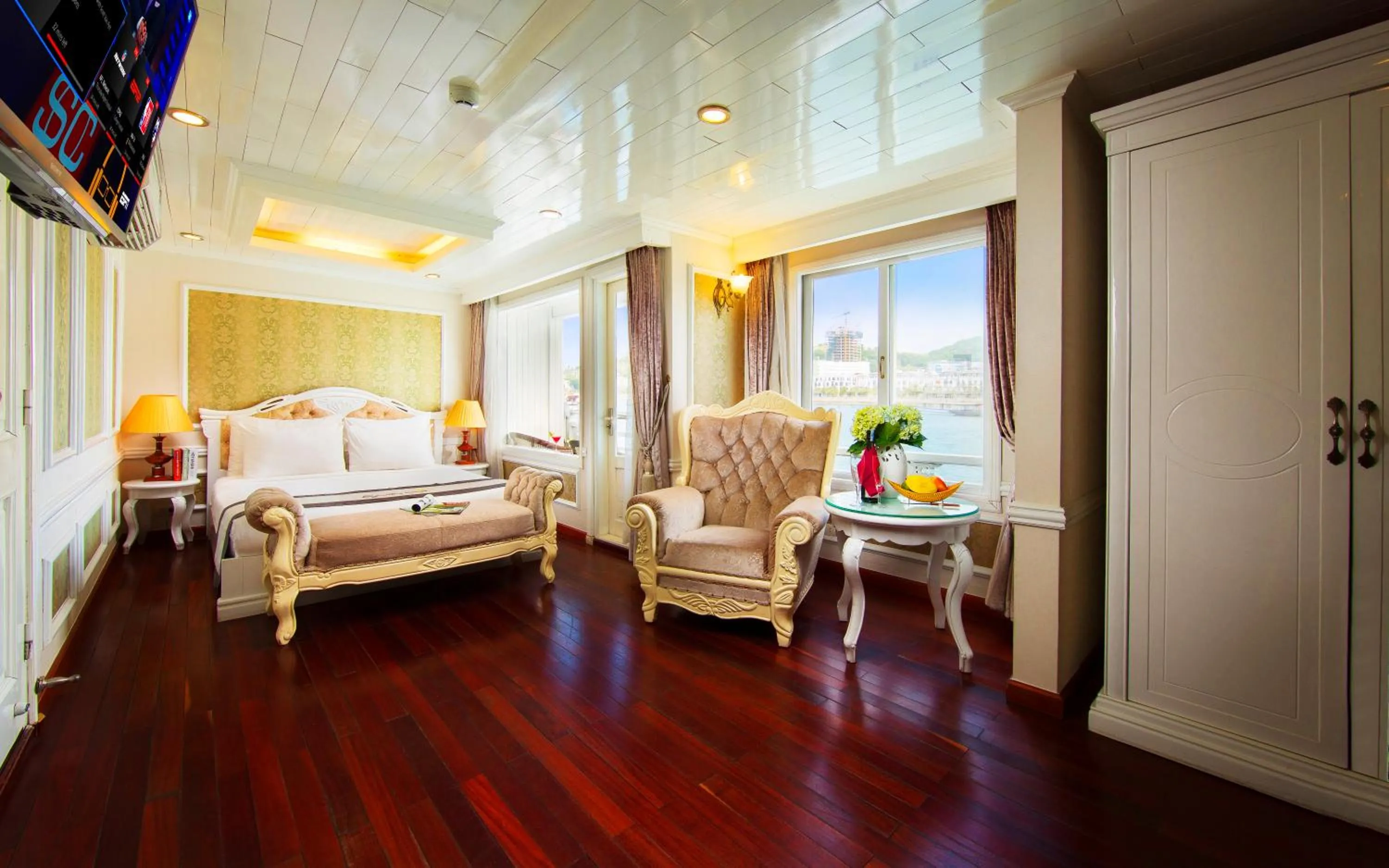 Bed in Signature Halong Cruise