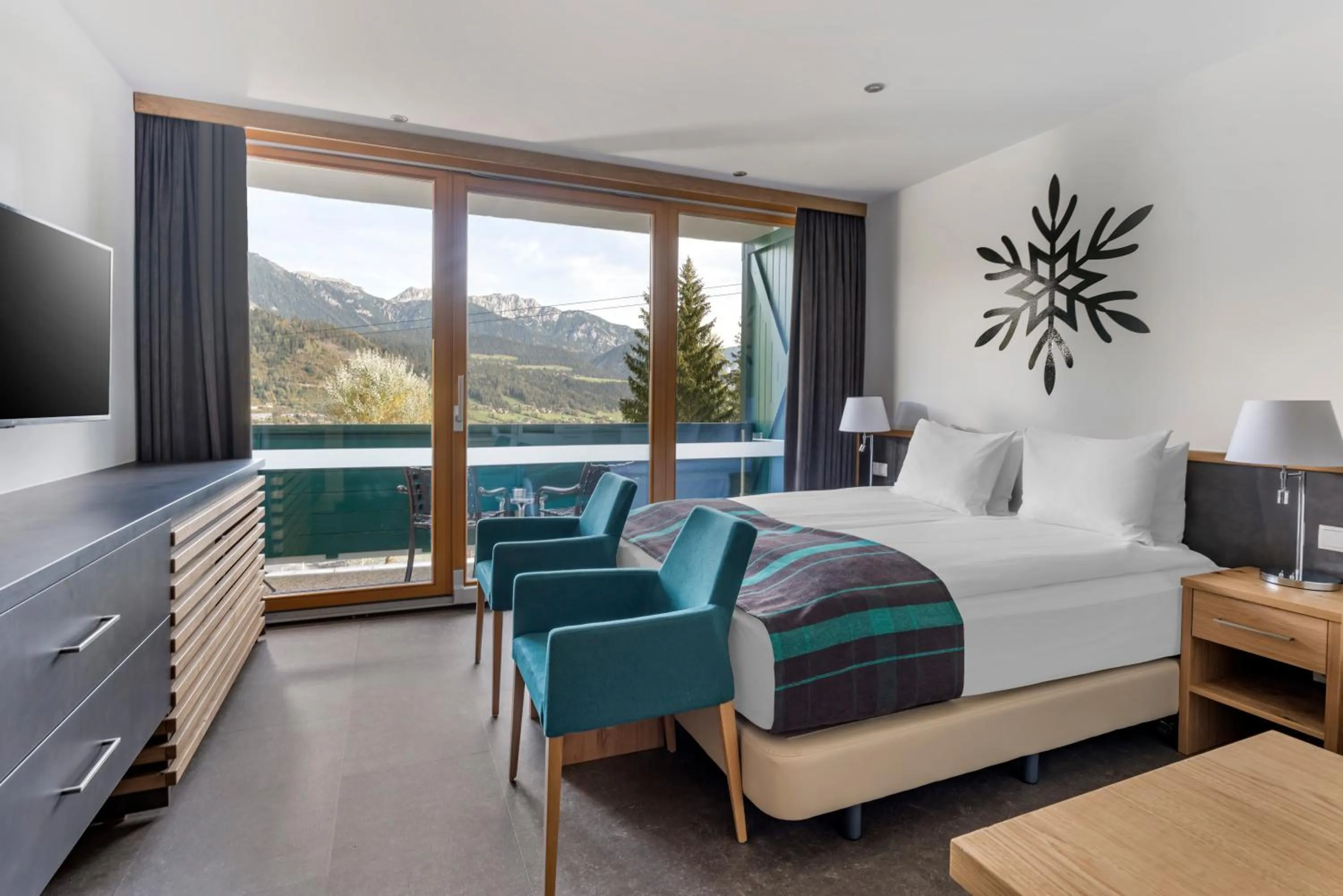 Seating area, Bed in Alpine Club Resort