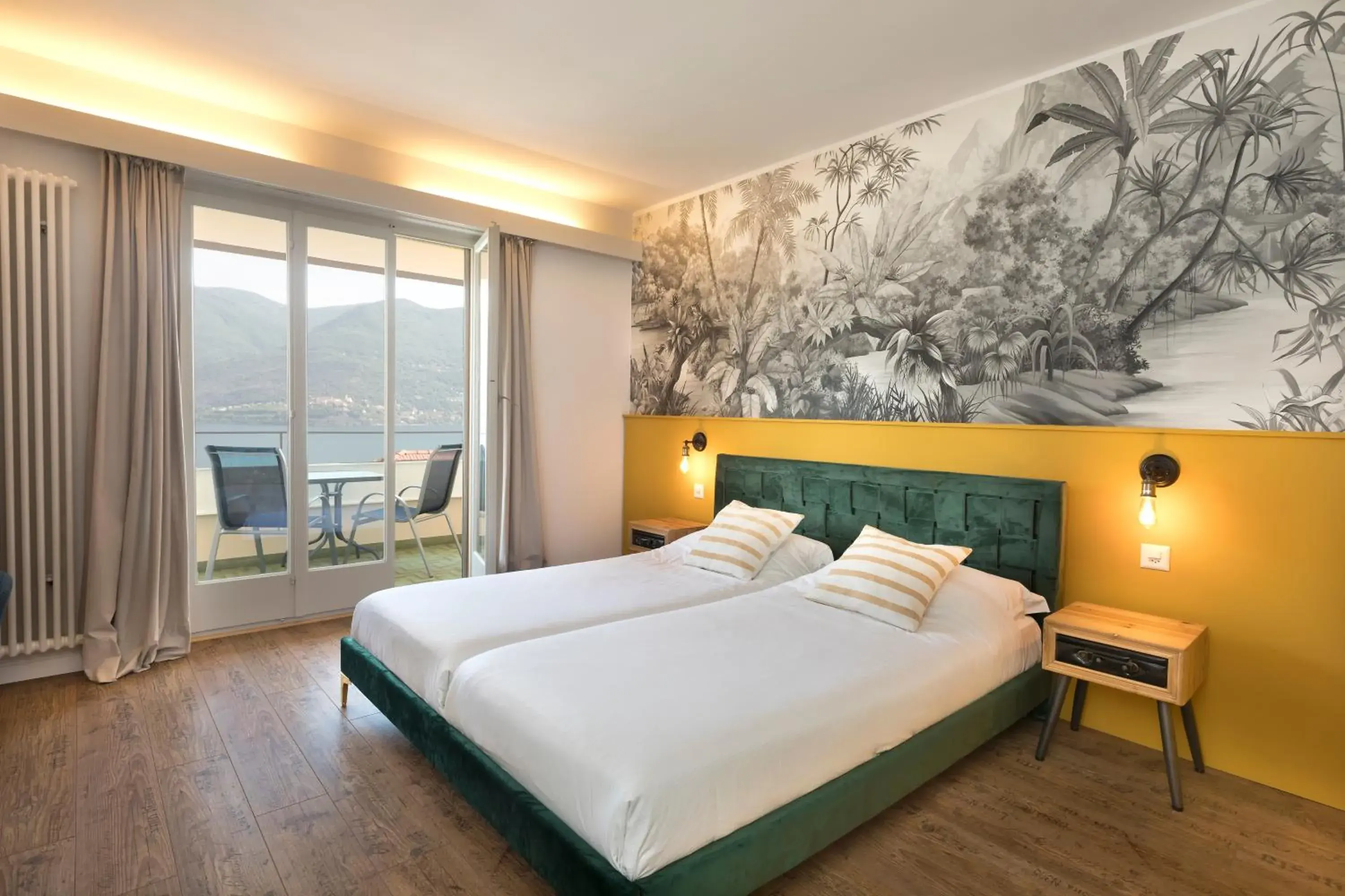 Quadruple Room with Lake View in Garden Hotel Primavera Quadruple Room with Lake View in Garden Hotel Primavera
