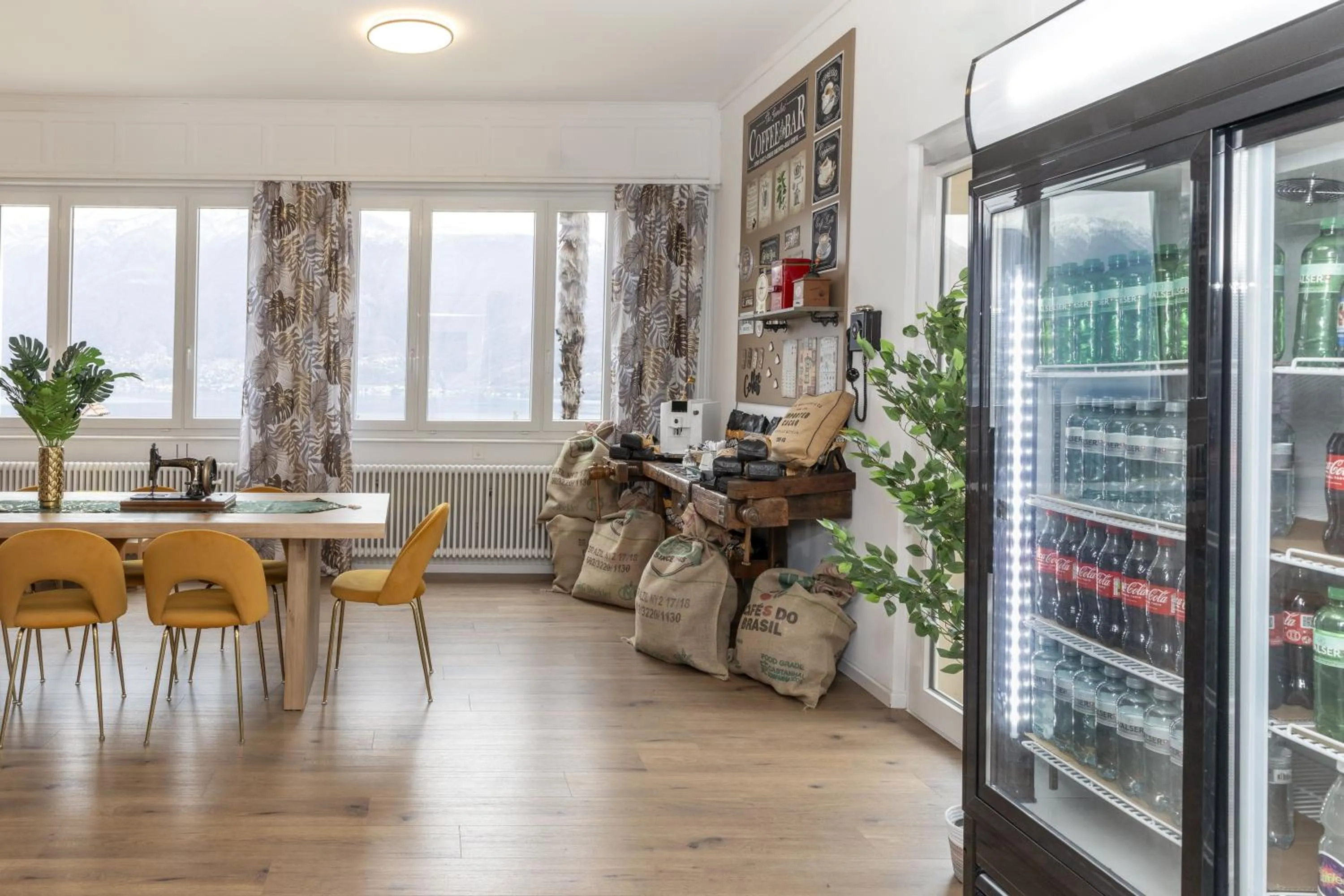 Communal lounge/ TV room in Garden Hotel Primavera