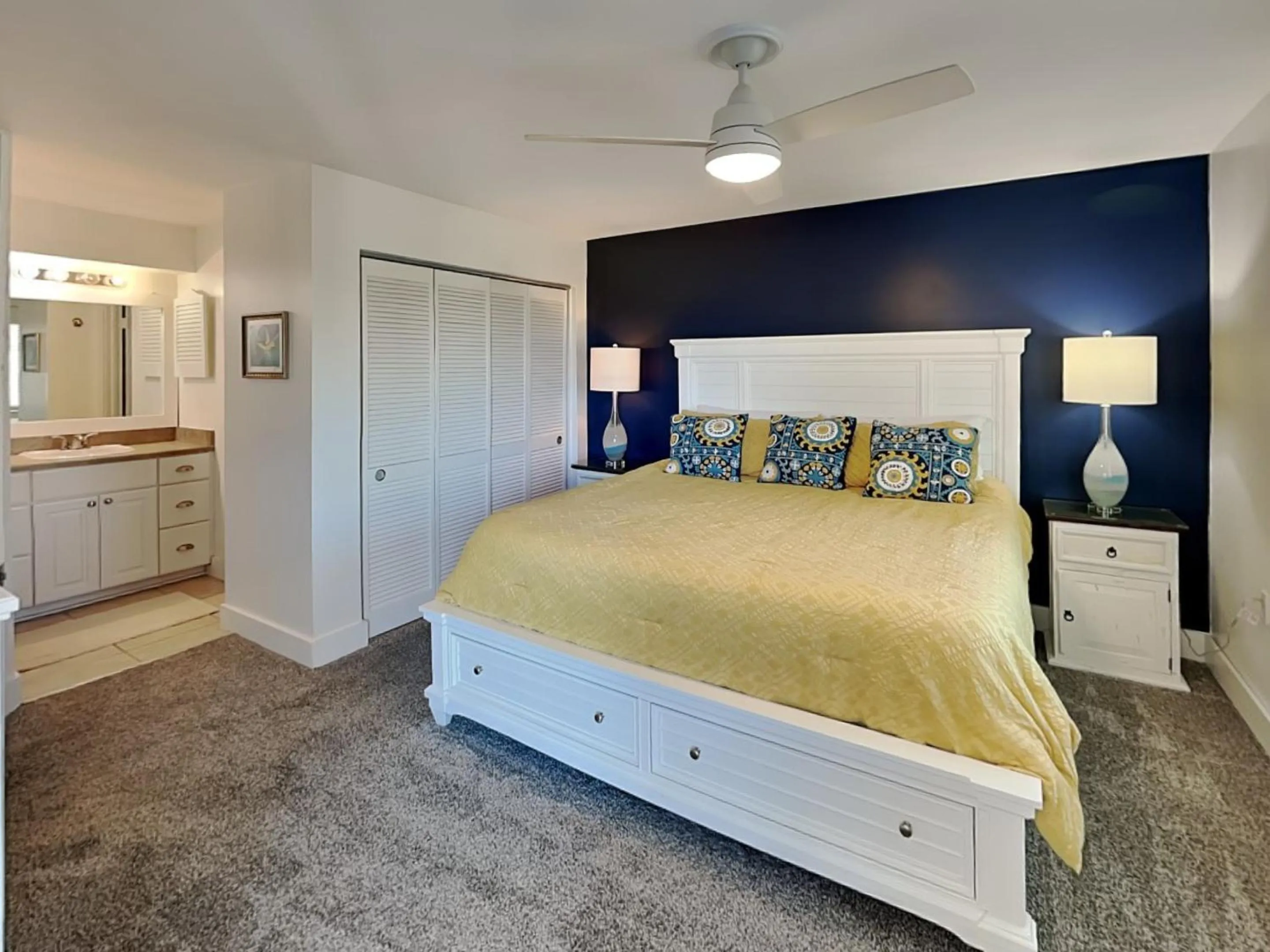 Bed in Ocean Village Club O35