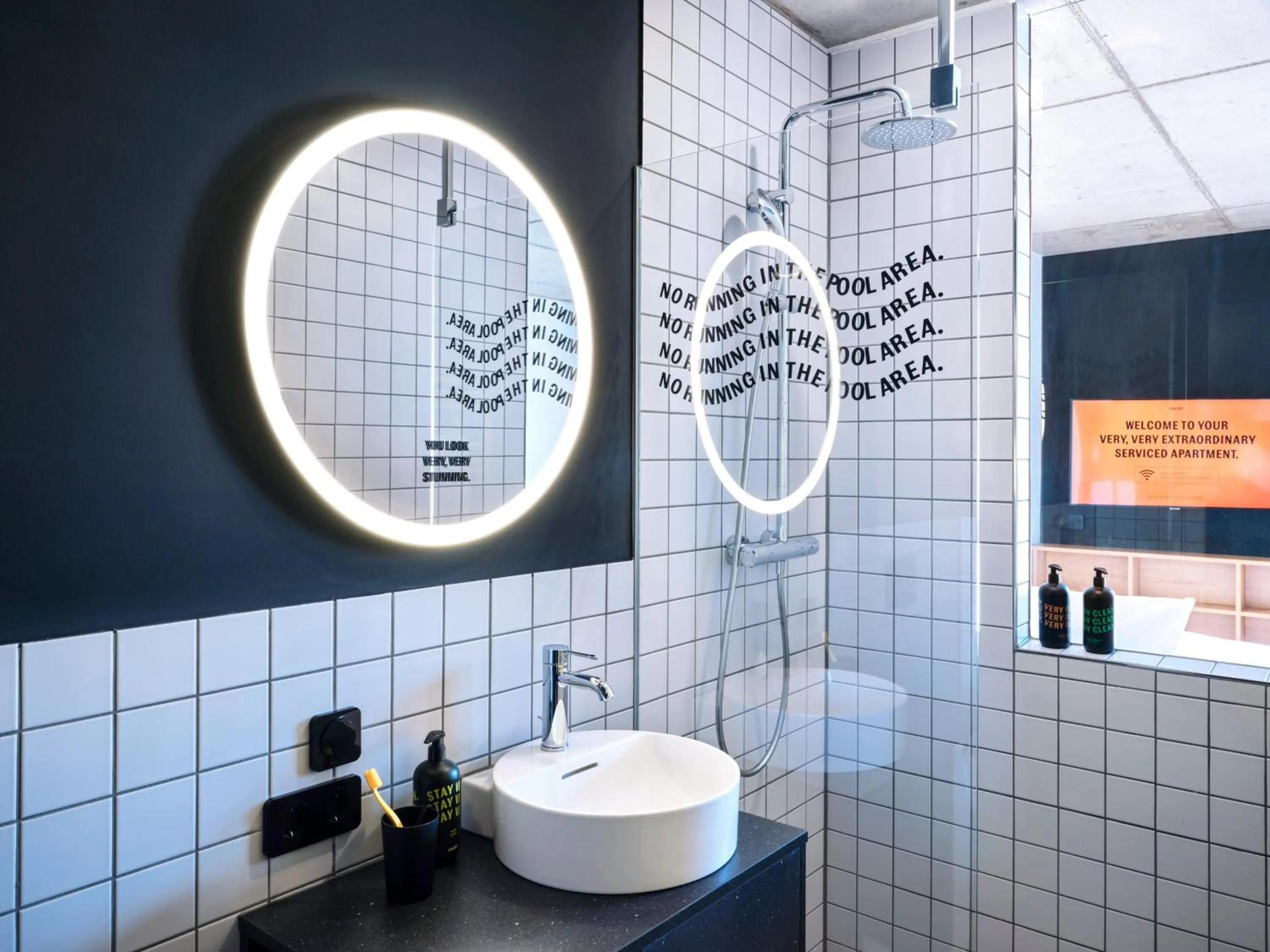 Shower in STAYERY Frankfurt Sachsenhausen