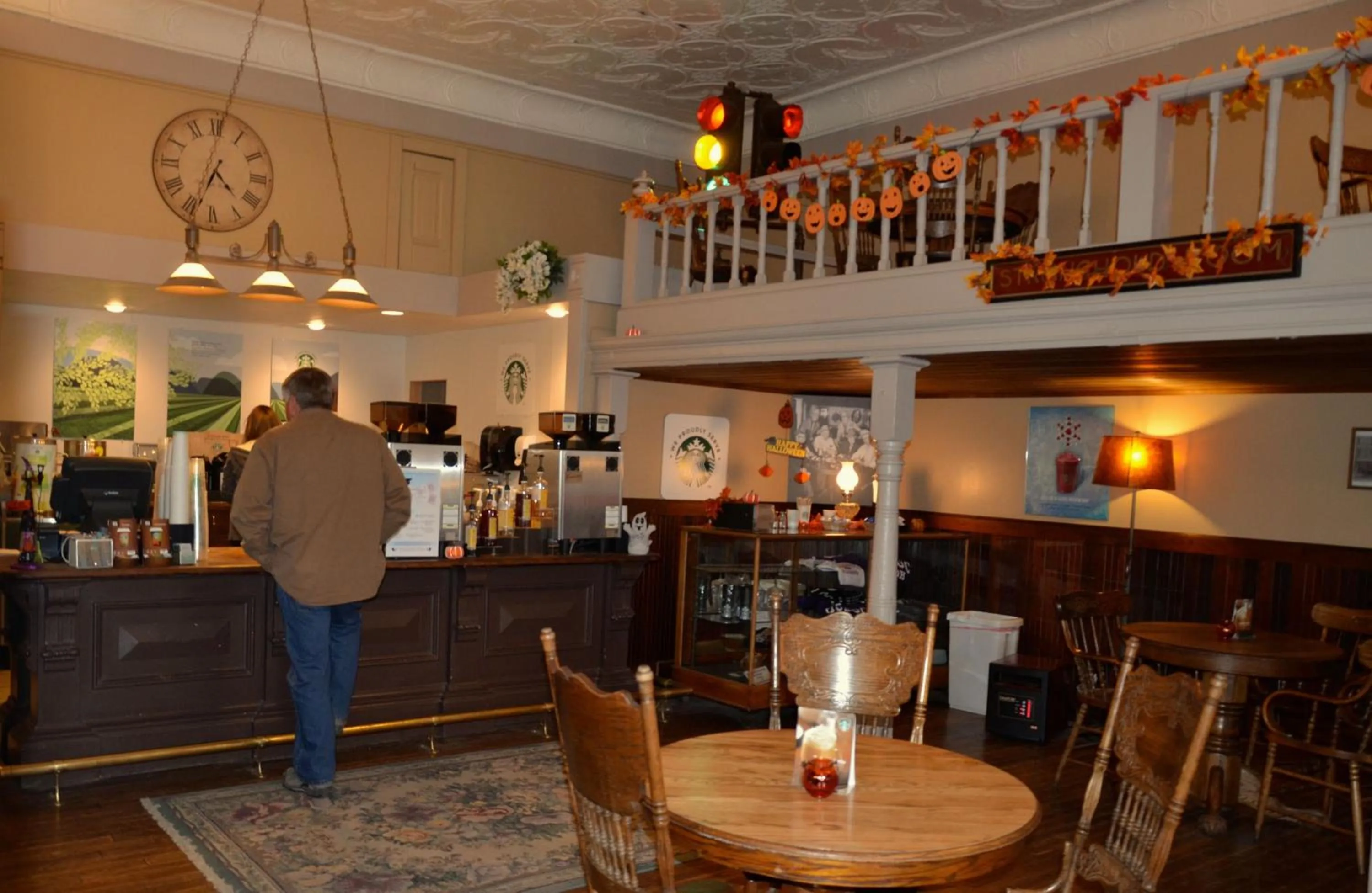 Restaurant/places to eat in Hotel Niles