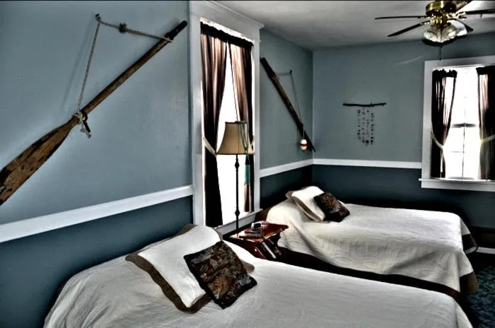 Photo of the whole room, Bed in Hotel Niles