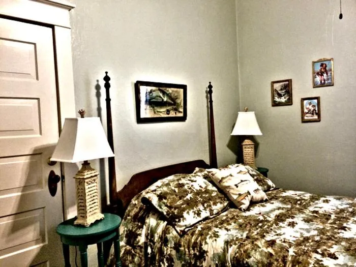 Photo of the whole room, Bed in Hotel Niles