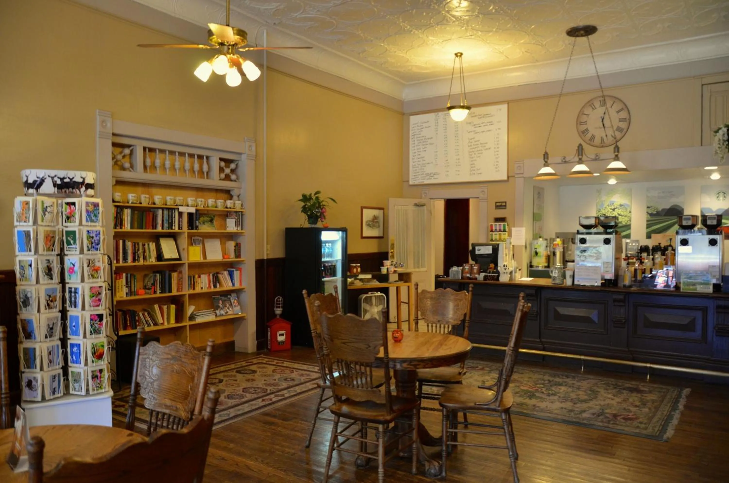 Restaurant/places to eat in Hotel Niles