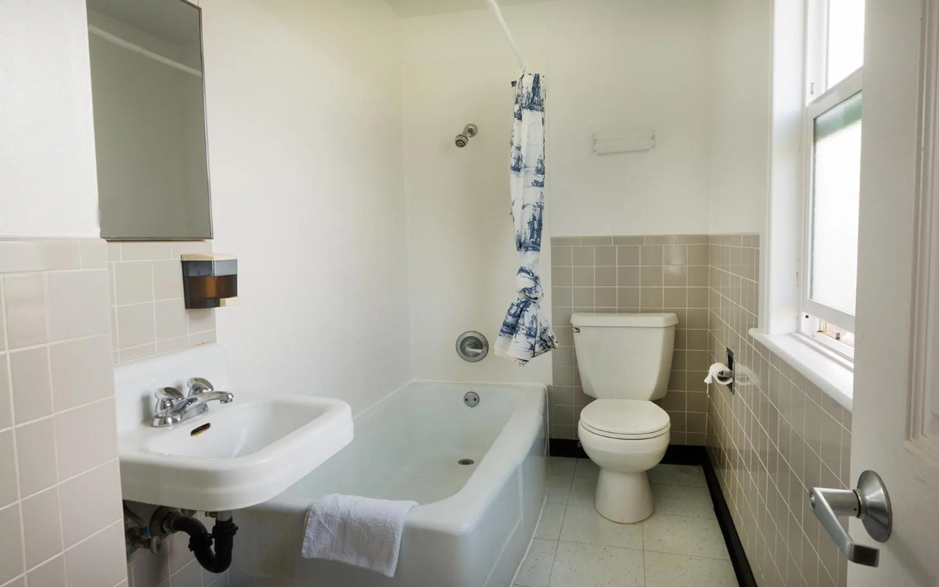 Property building in HI Pigeon Point Lighthouse Hostel