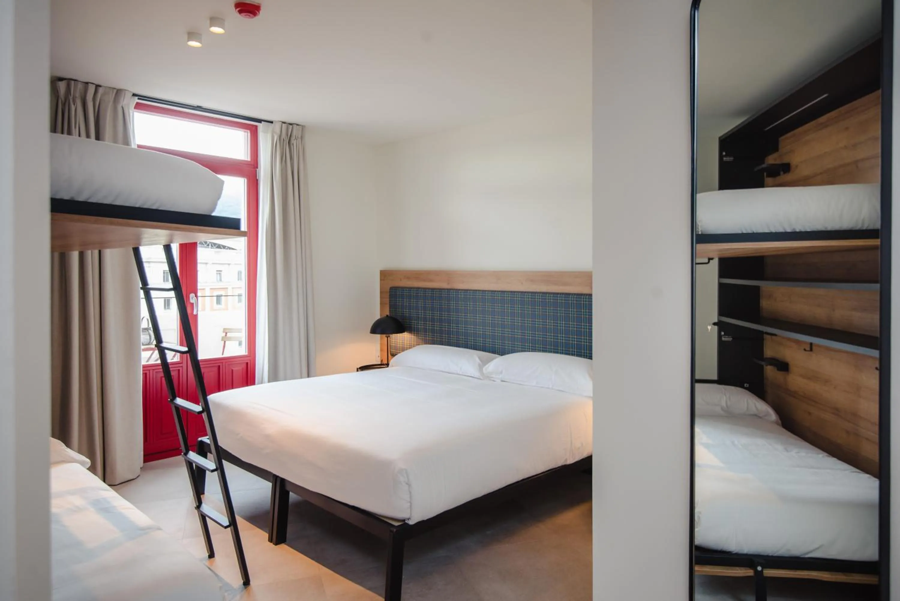 Photo of the whole room, Bed in LATROUPE La Granja