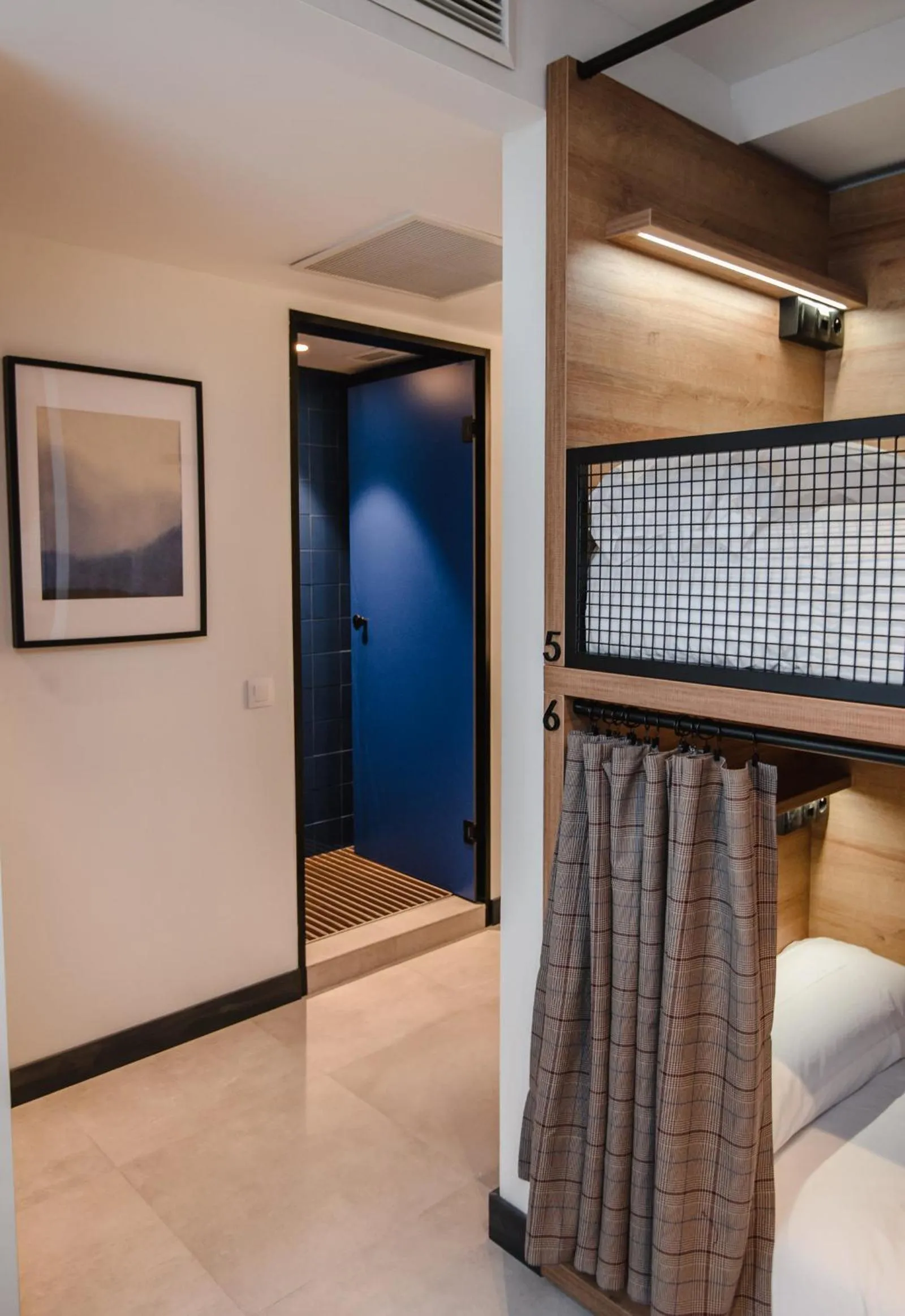 bunk bed, Bed in LATROUPE La Granja