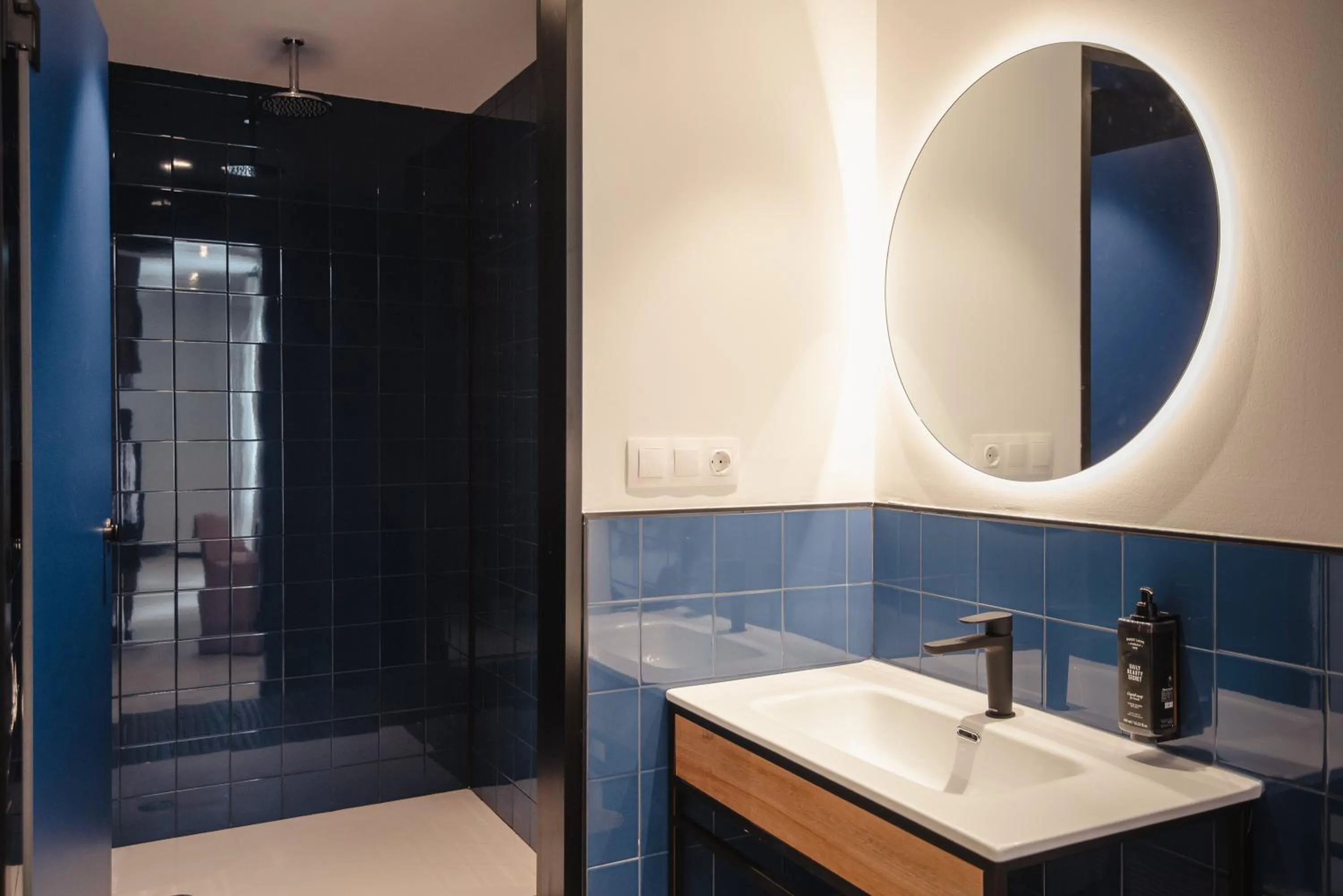 Shower in LATROUPE La Granja