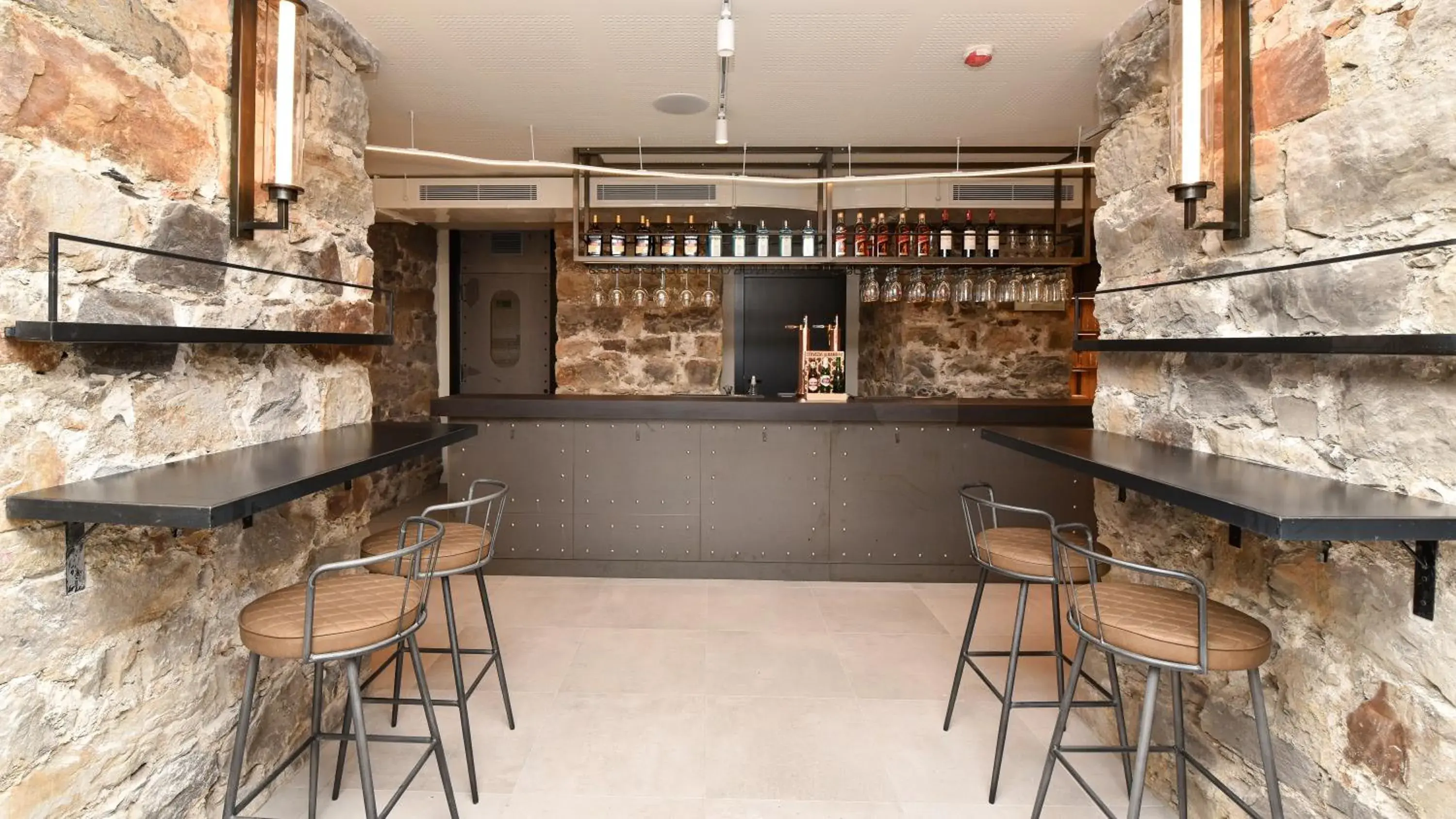 Lounge or bar in LATROUPE La Granja Lounge or bar in LATROUPE La Granja