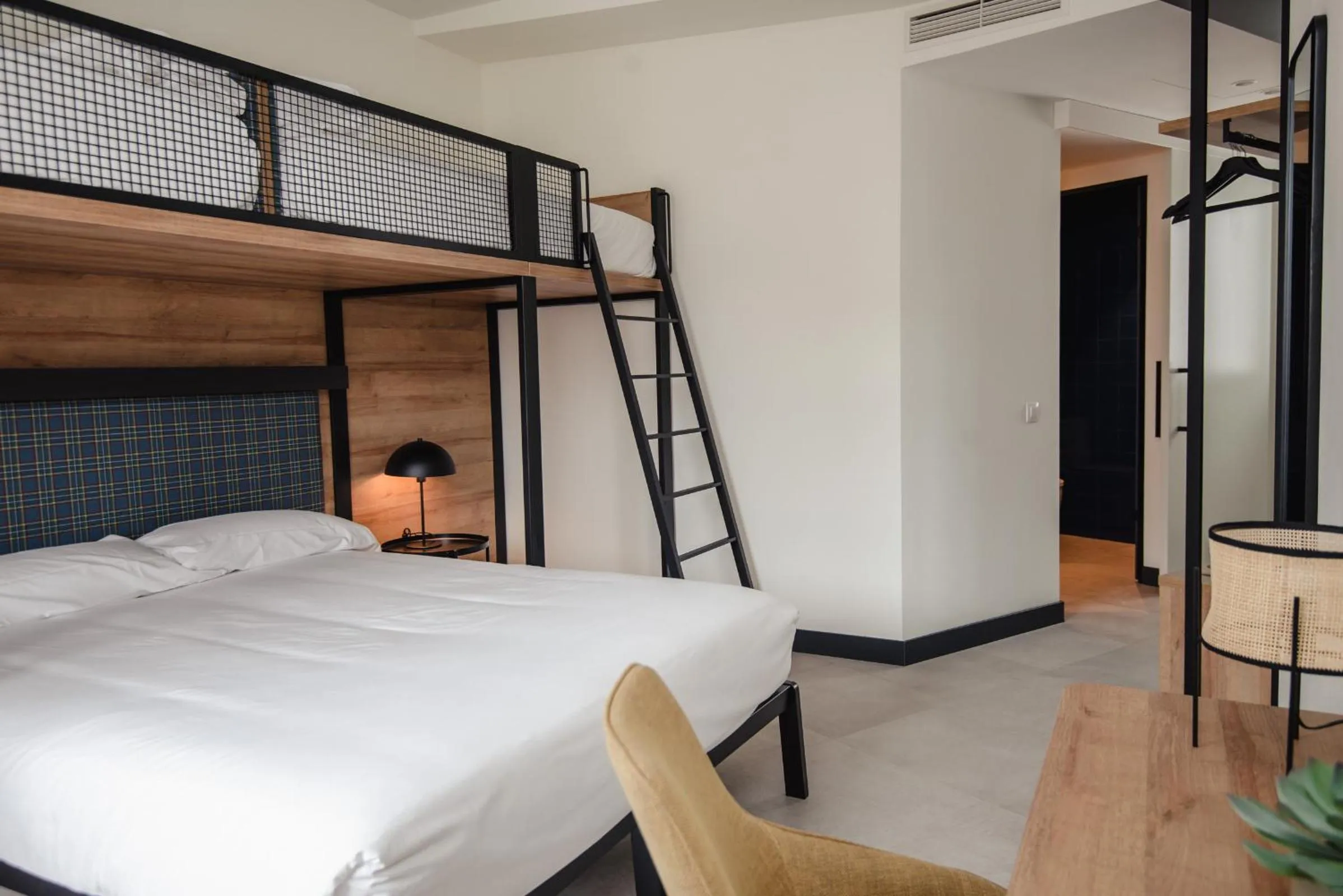 bunk bed, Bed in LATROUPE La Granja