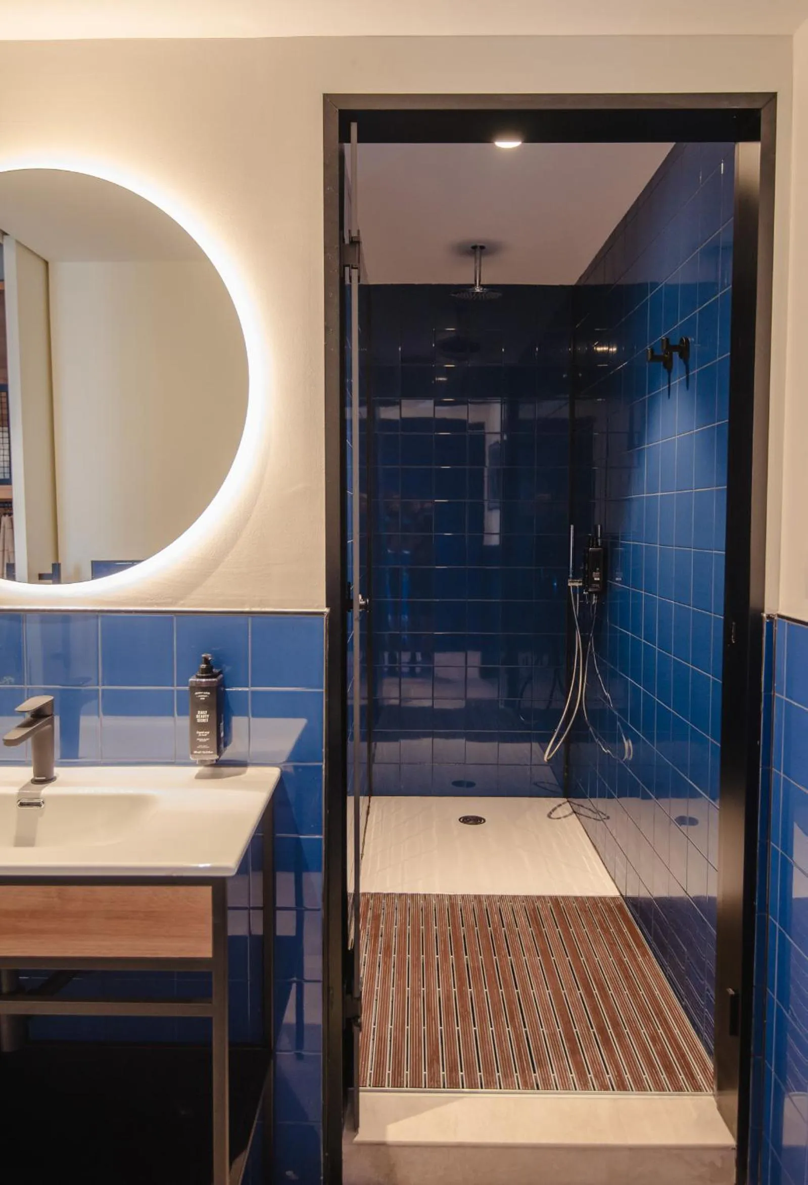 Bathroom in LATROUPE La Granja