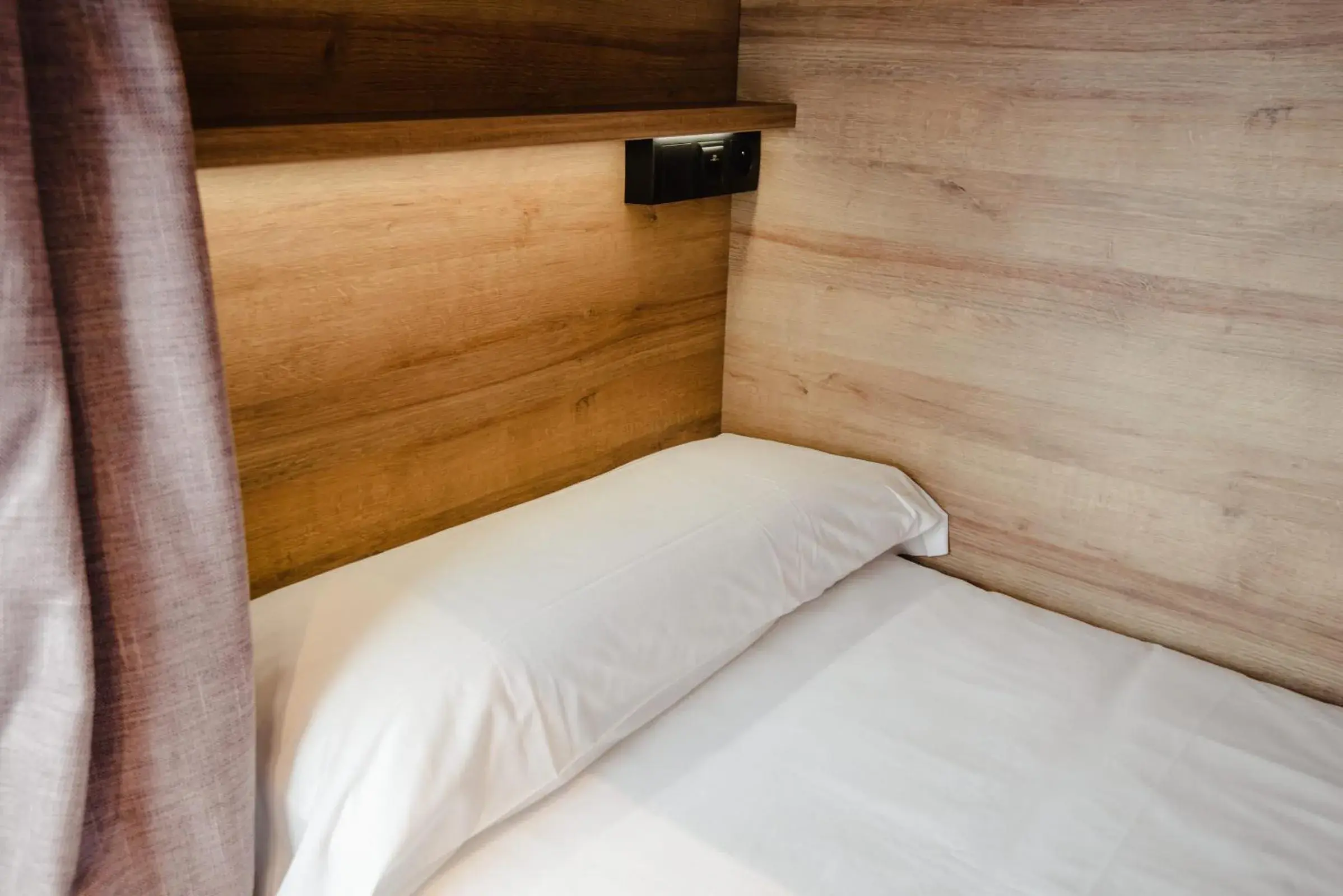 Bed in LATROUPE La Granja Bed in LATROUPE La Granja