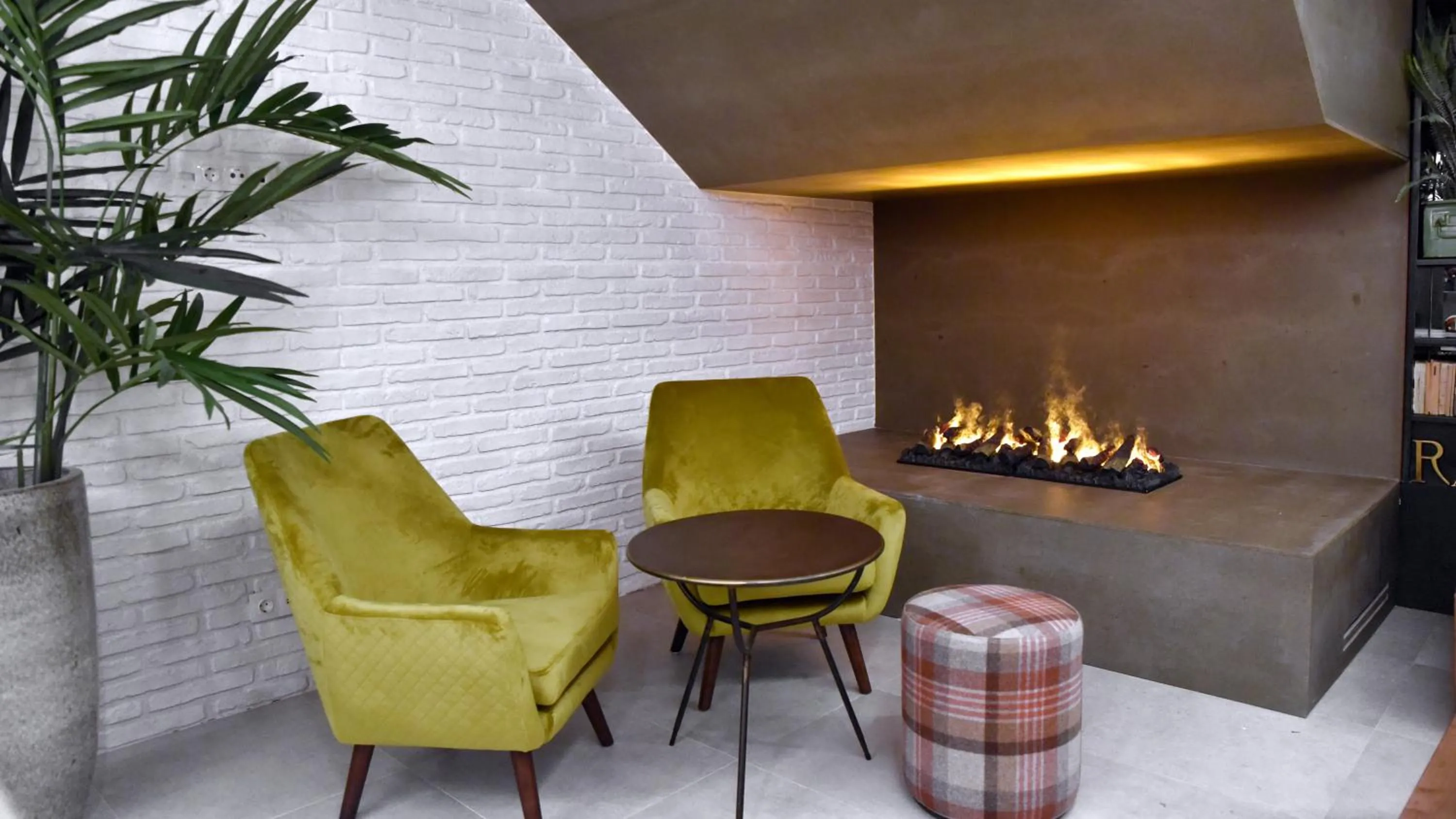 Lounge or bar in LATROUPE La Granja