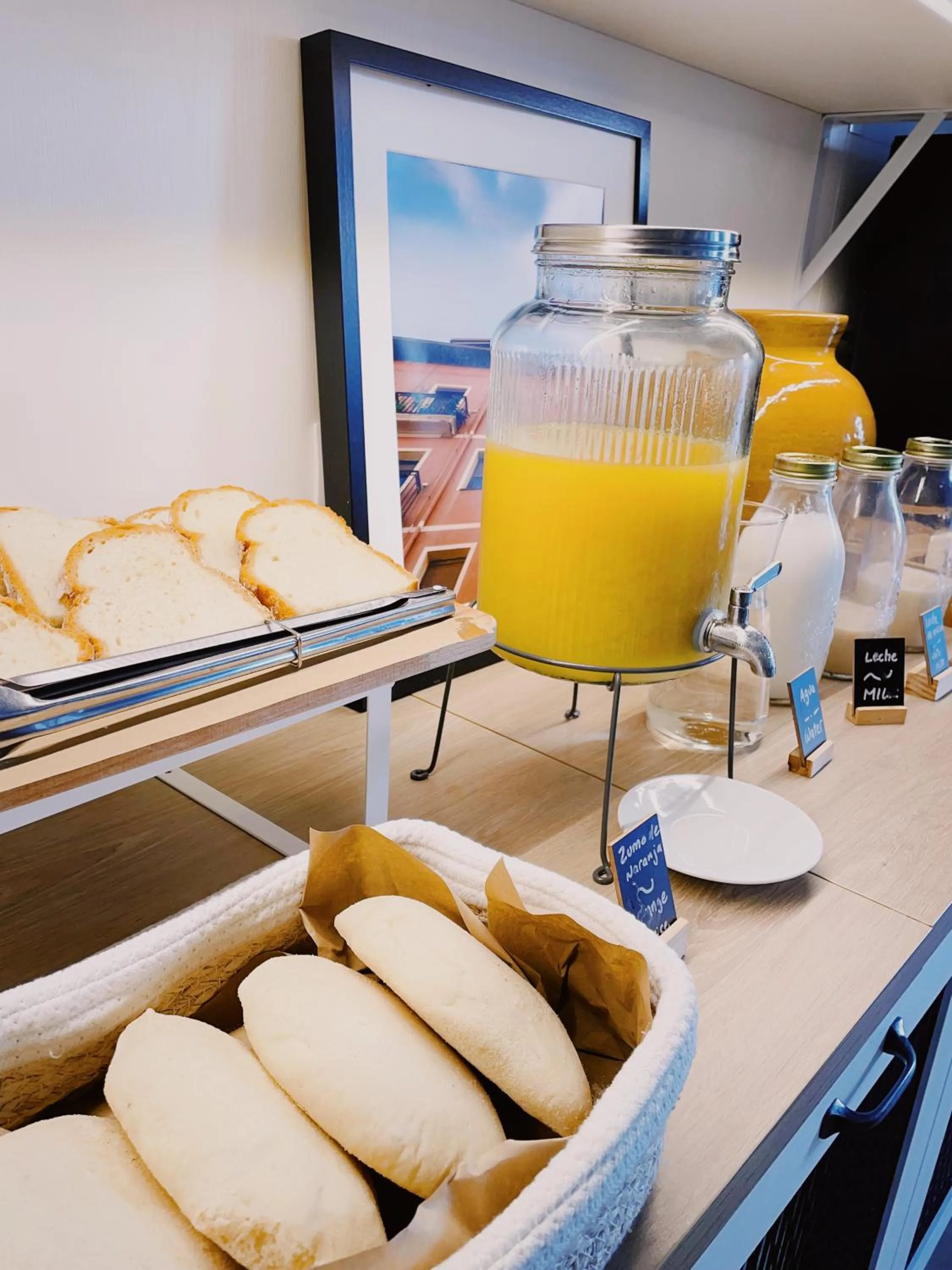 Buffet breakfast in LATROUPE La Granja