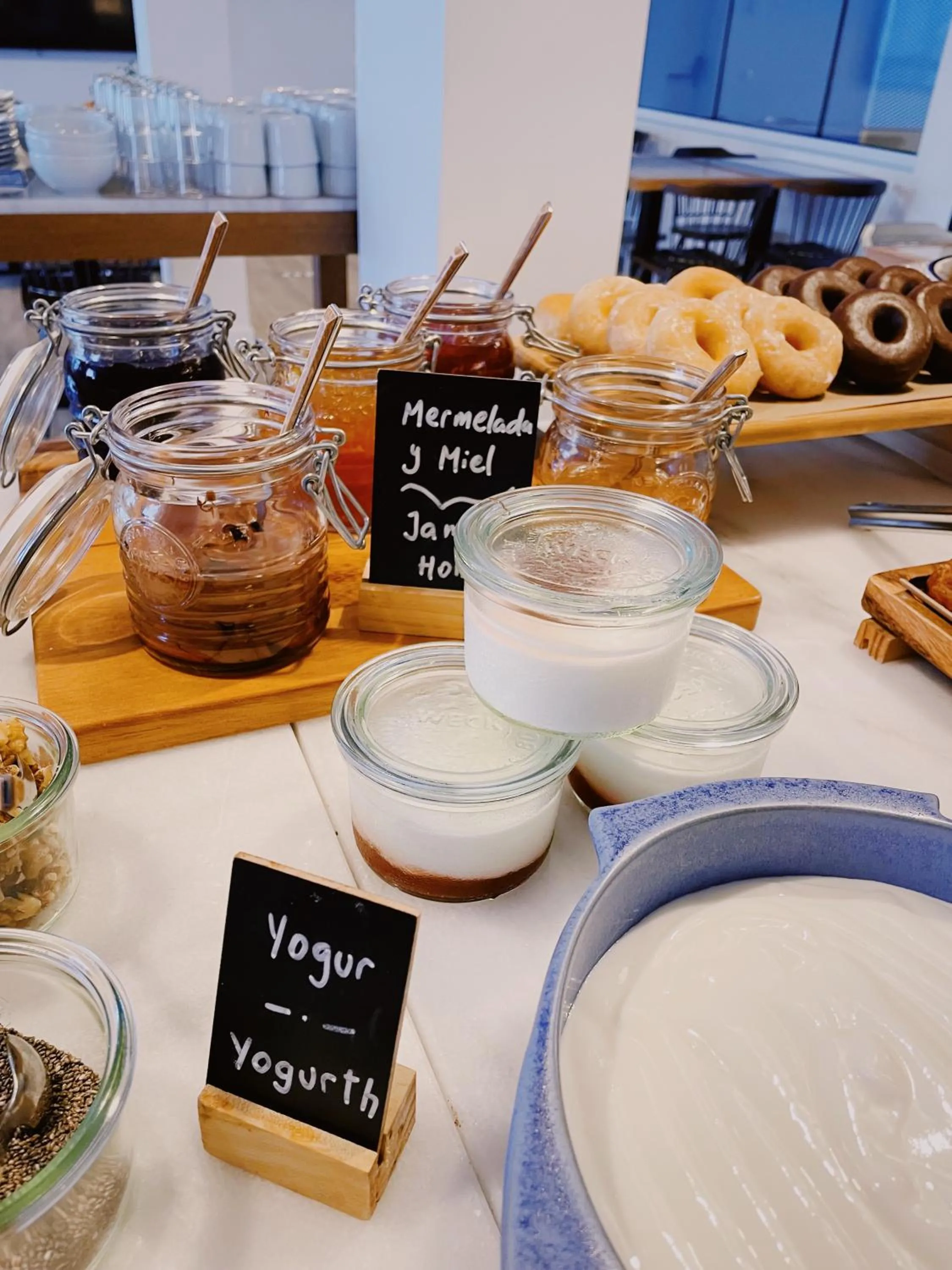 Buffet breakfast in LATROUPE La Granja
