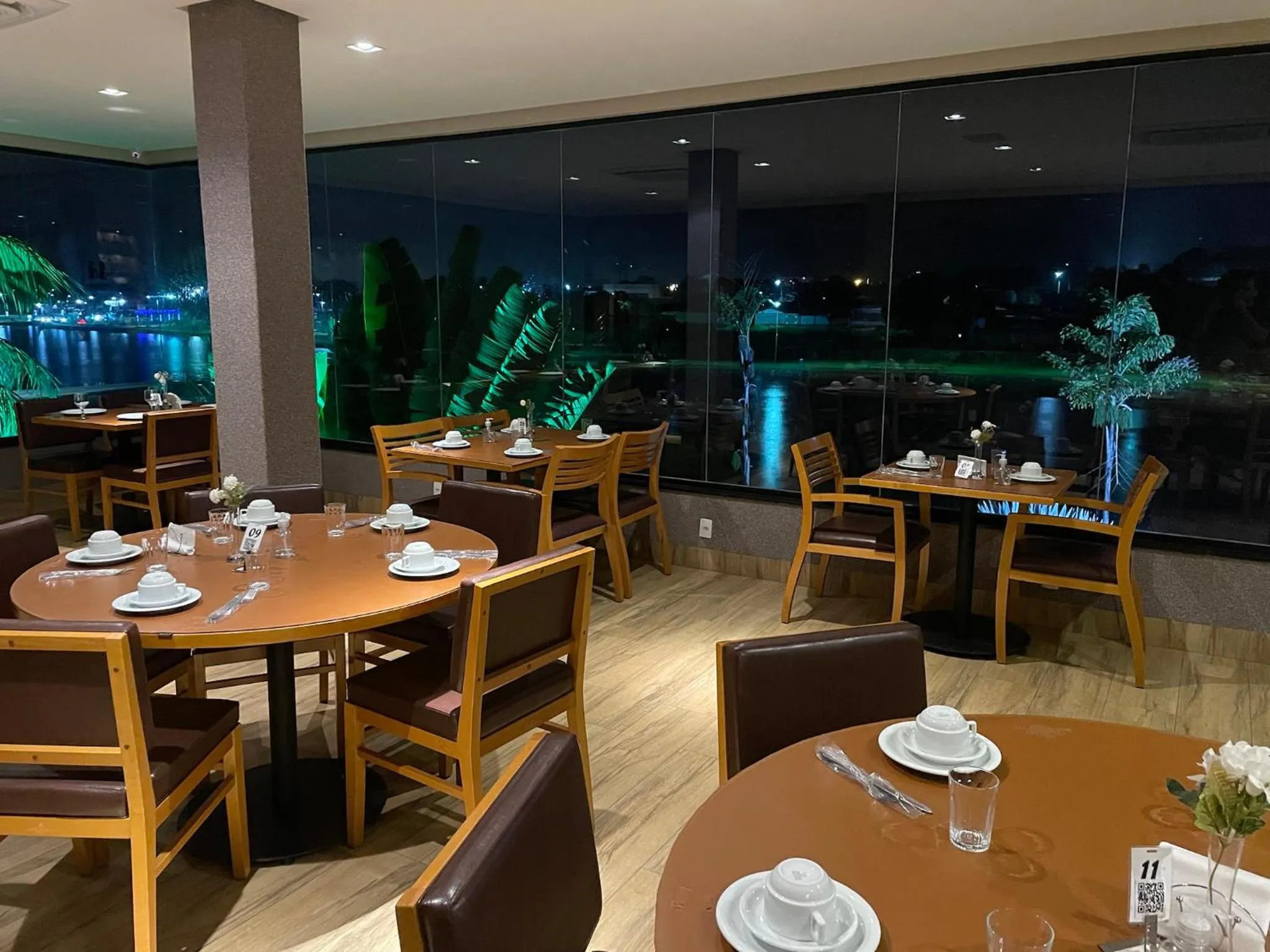 Restaurant/places to eat in Hotel do Lago