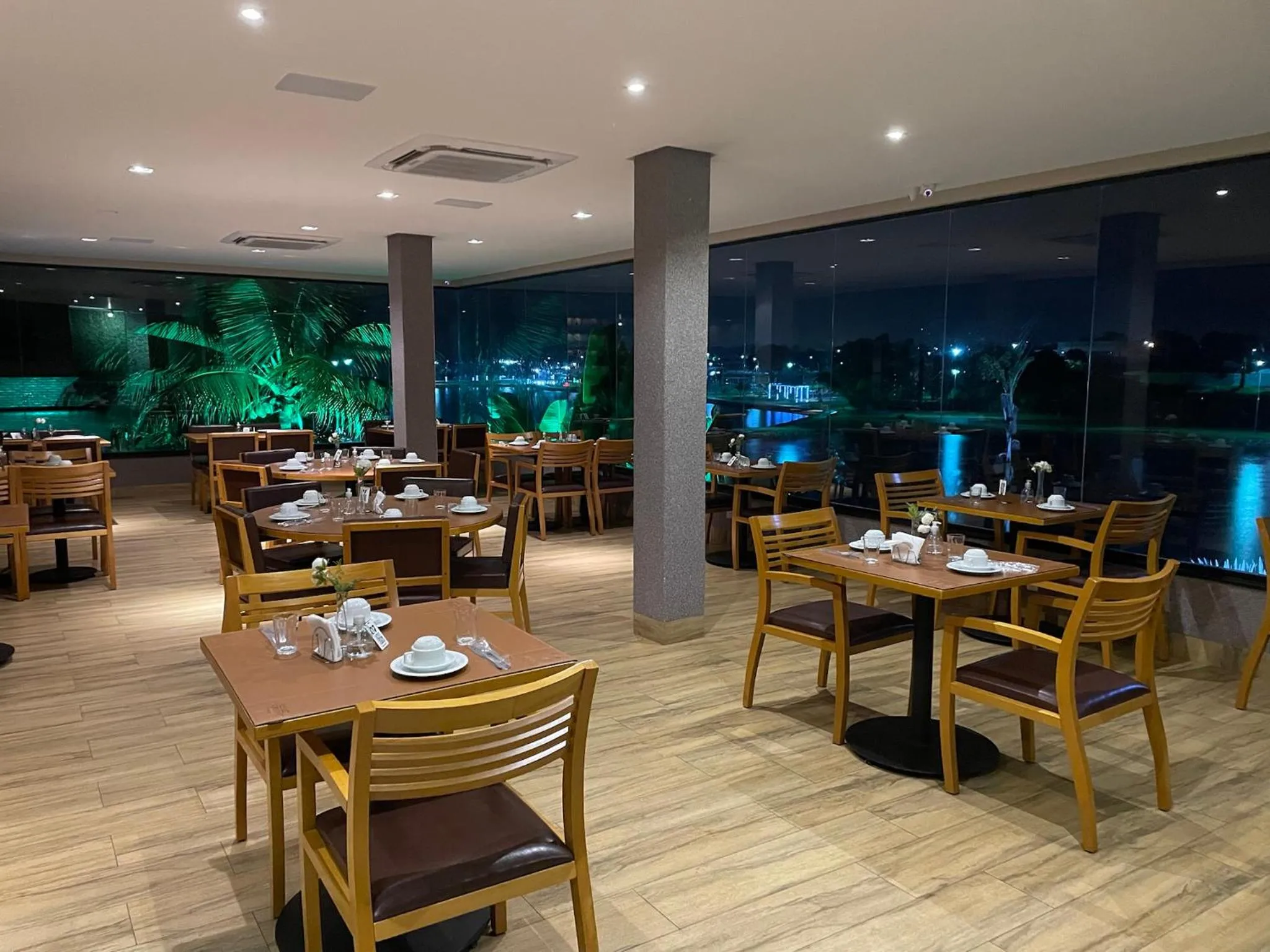 Restaurant/places to eat in Hotel do Lago