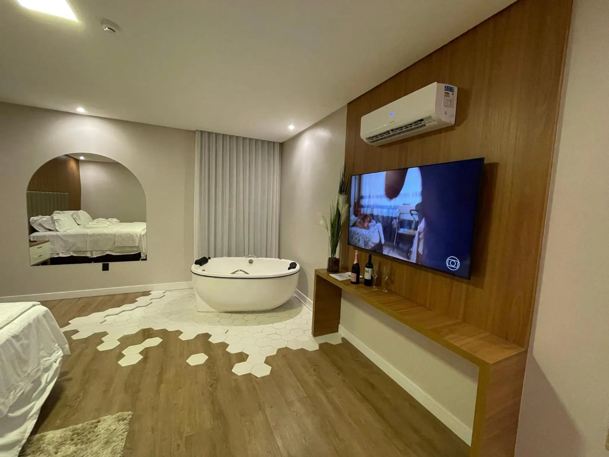 Photo of the whole room in Hotel do Lago