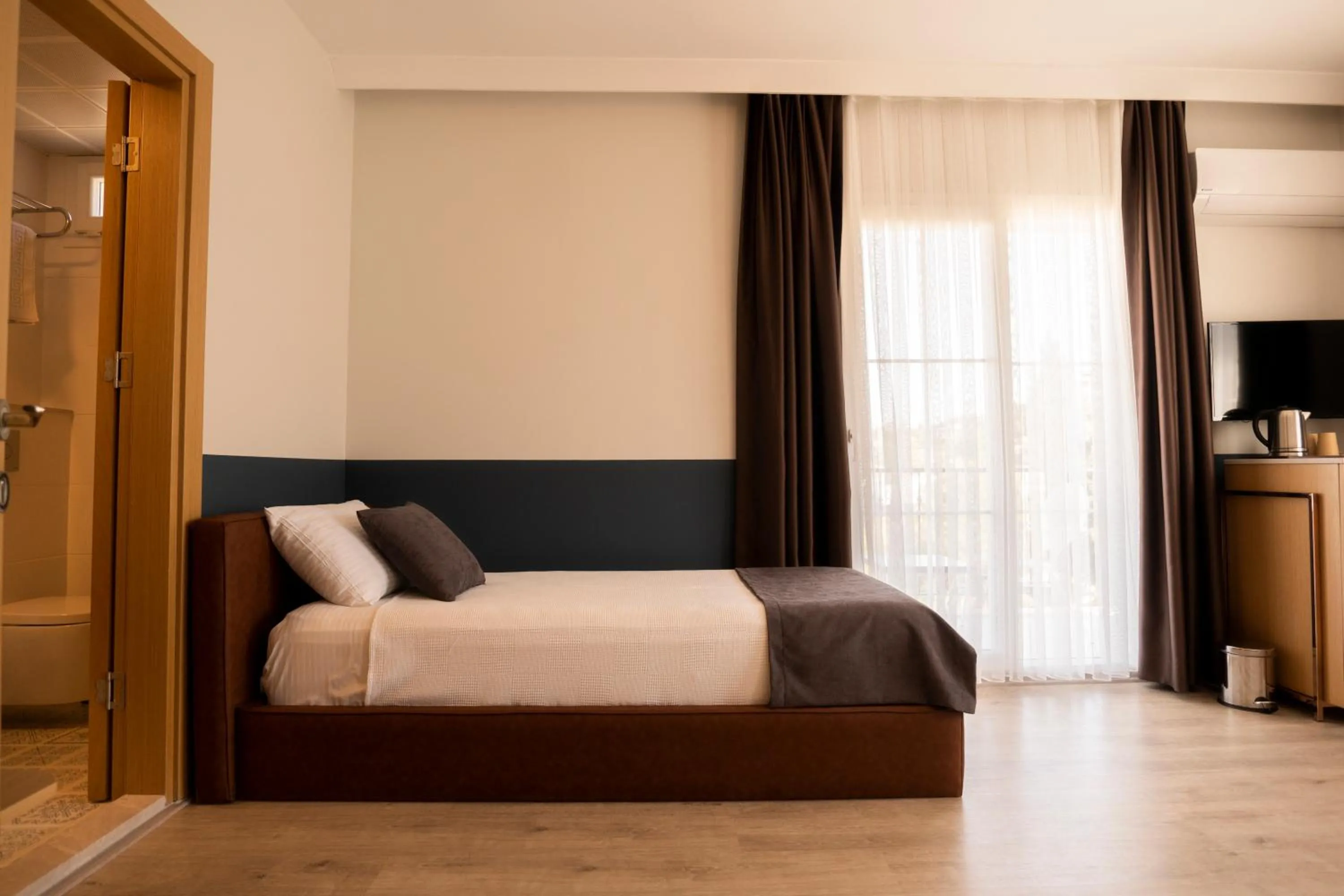 Photo of the whole room, Bed in Urla 1867 Hotel