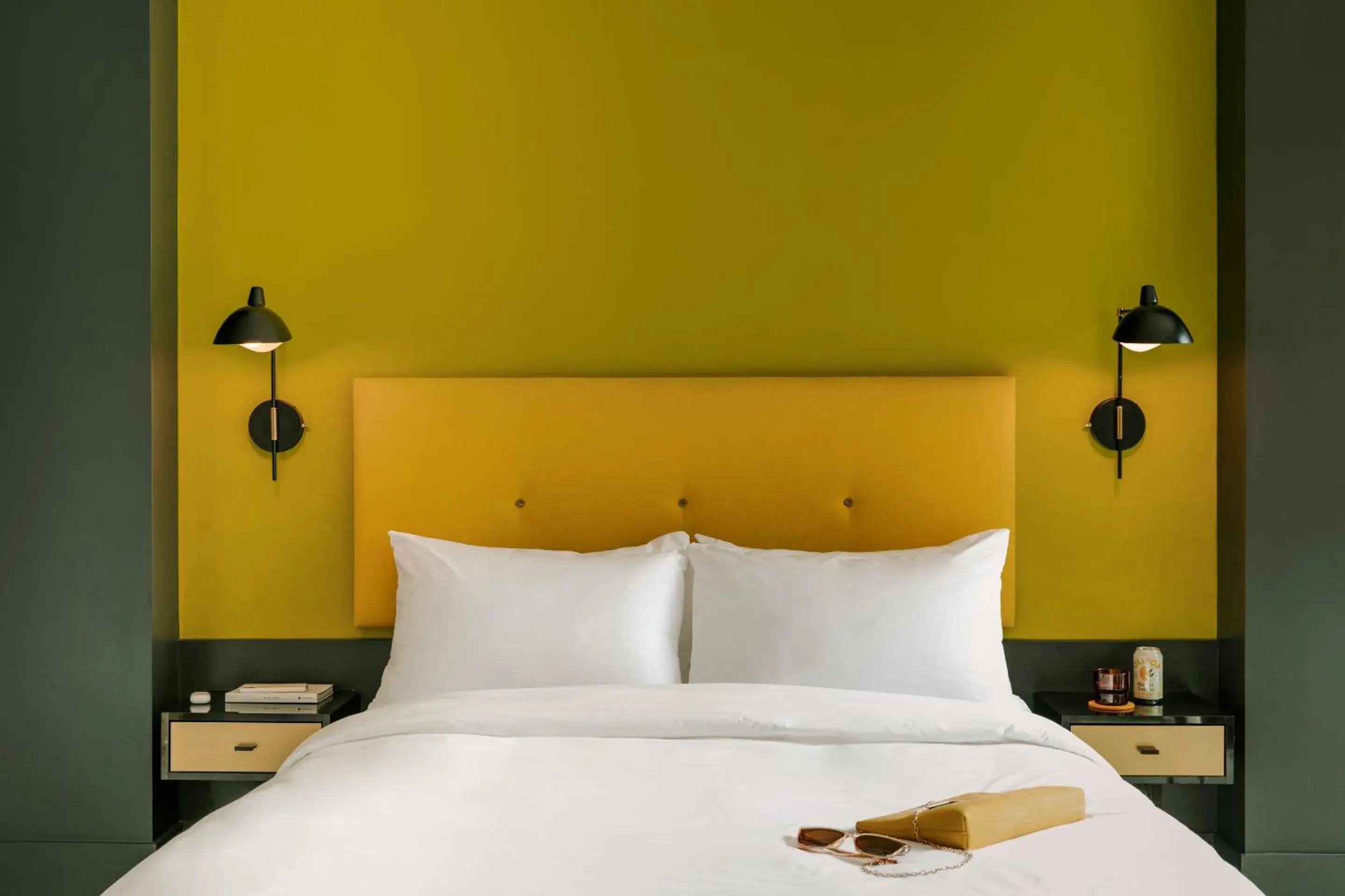 Living room, Bed in The William powered by Sonder Living room, Bed in The William powered by Sonder