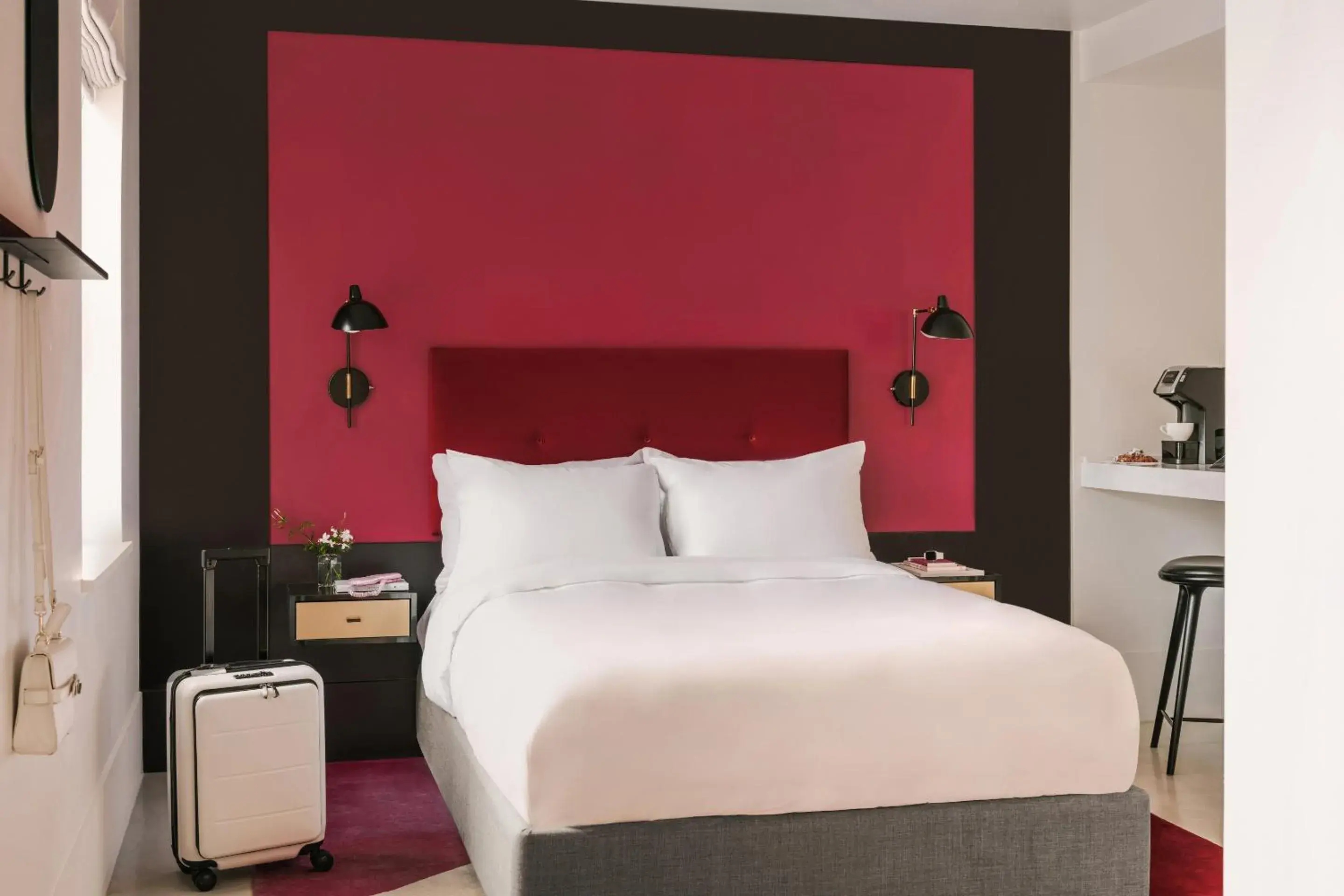 Living room, Bed in The William powered by Sonder Living room, Bed in The William powered by Sonder