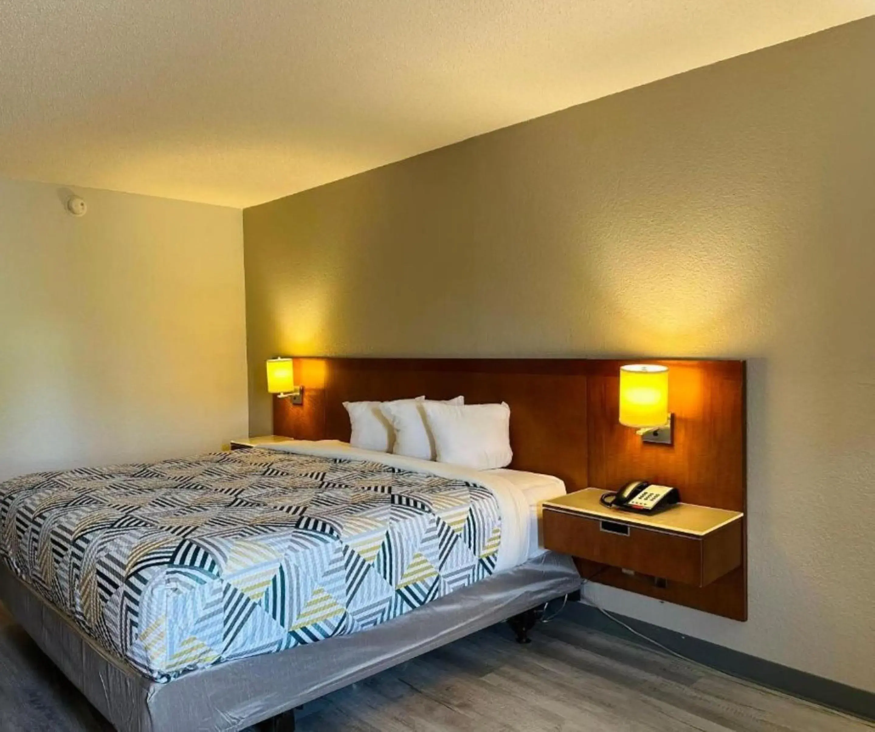 Bedroom, Bed in Motel 6 Forrest City AR Bedroom, Bed in Motel 6 Forrest City AR