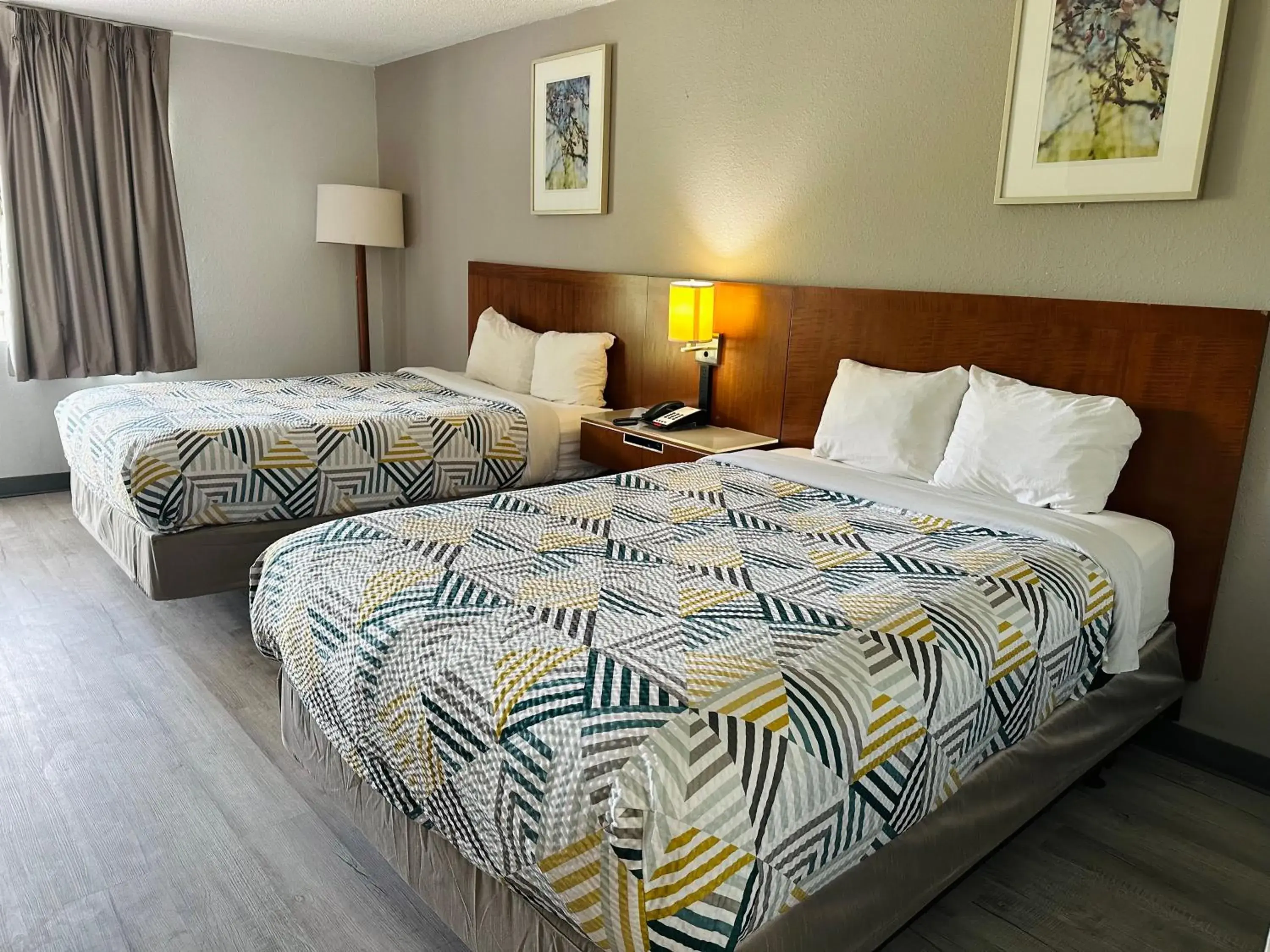 Queen Room with Two Queen Beds - Non-Smoking in Motel 6 Forrest City AR Queen Room with Two Queen Beds - Non-Smoking in Motel 6 Forrest City AR