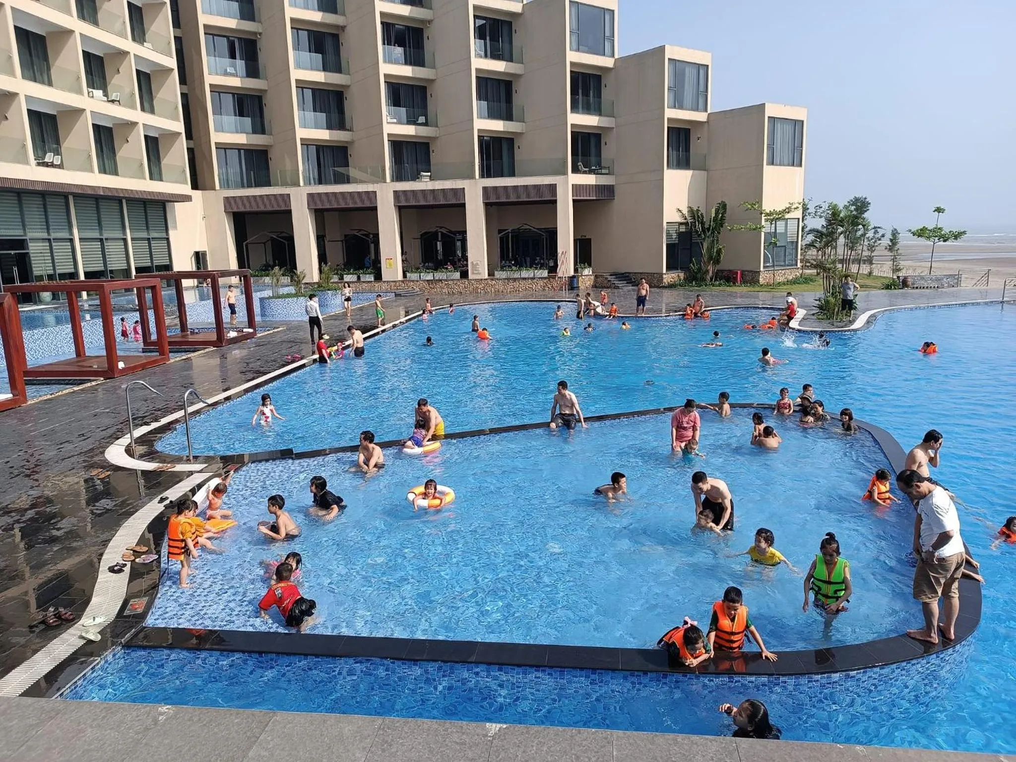 Swimming pool in Mường Thanh Luxury Xuân Thành