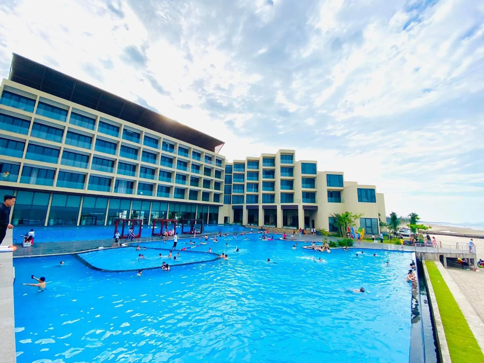 Swimming pool in Mường Thanh Luxury Xuân Thành