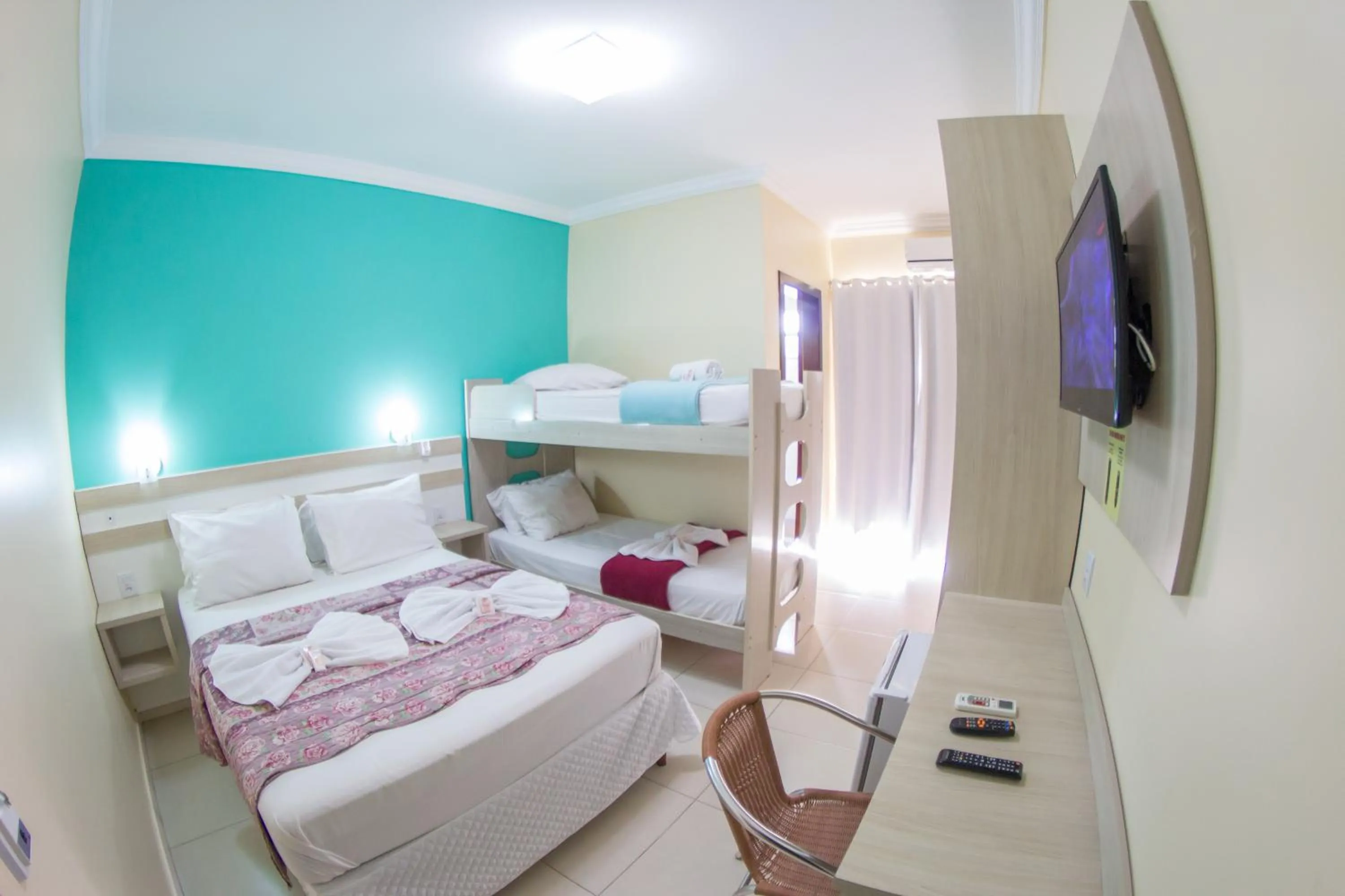 Photo of the whole room, Bed in Villarejo Parque Hotel