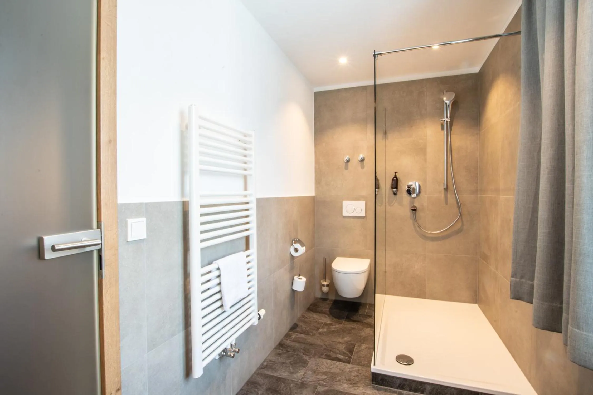 Bathroom in Alpengasthof Hörnlepass