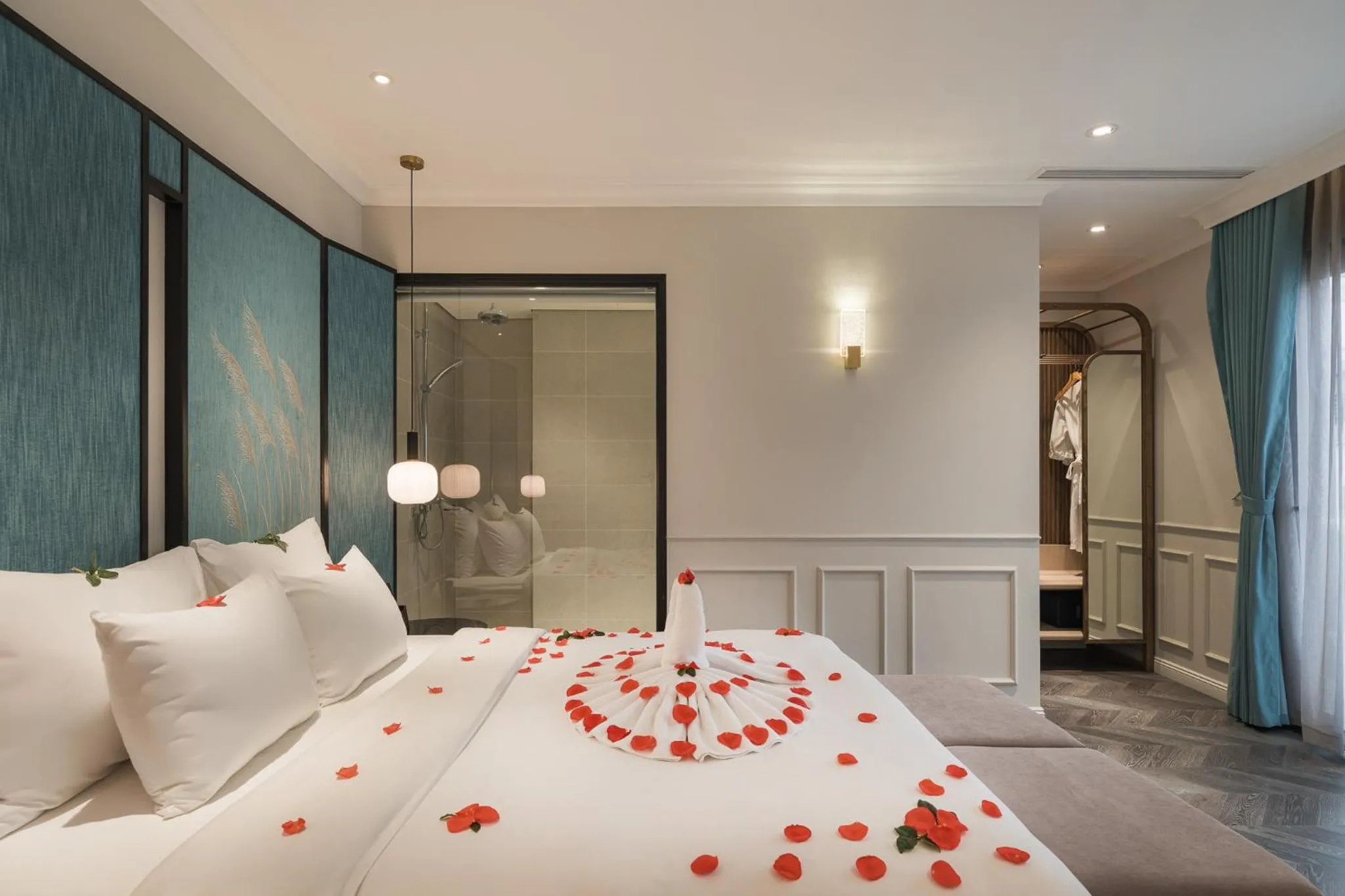 room service, Bed in La Passion Hanoi Hotel & Spa