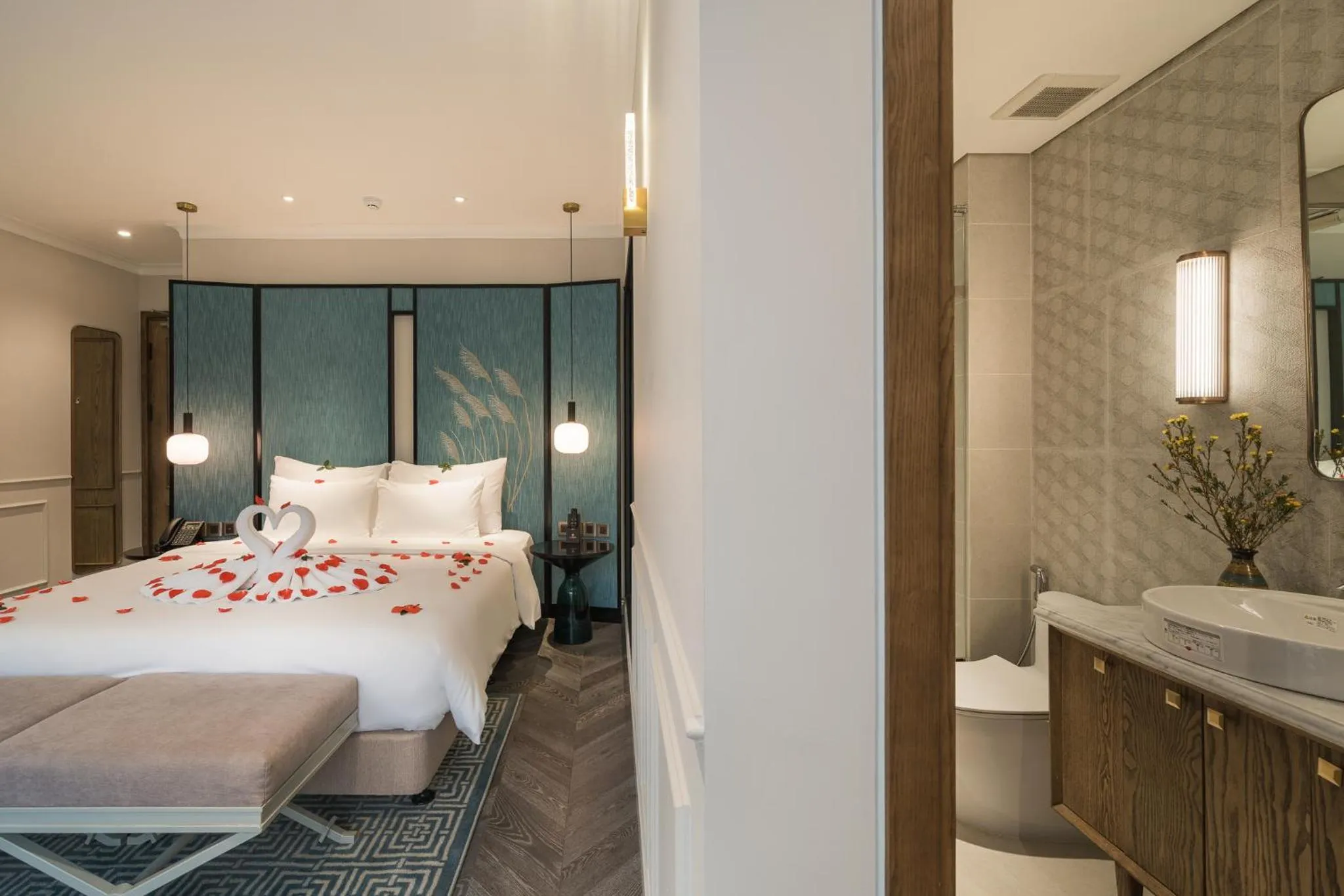 room service, Bed in La Passion Hanoi Hotel & Spa