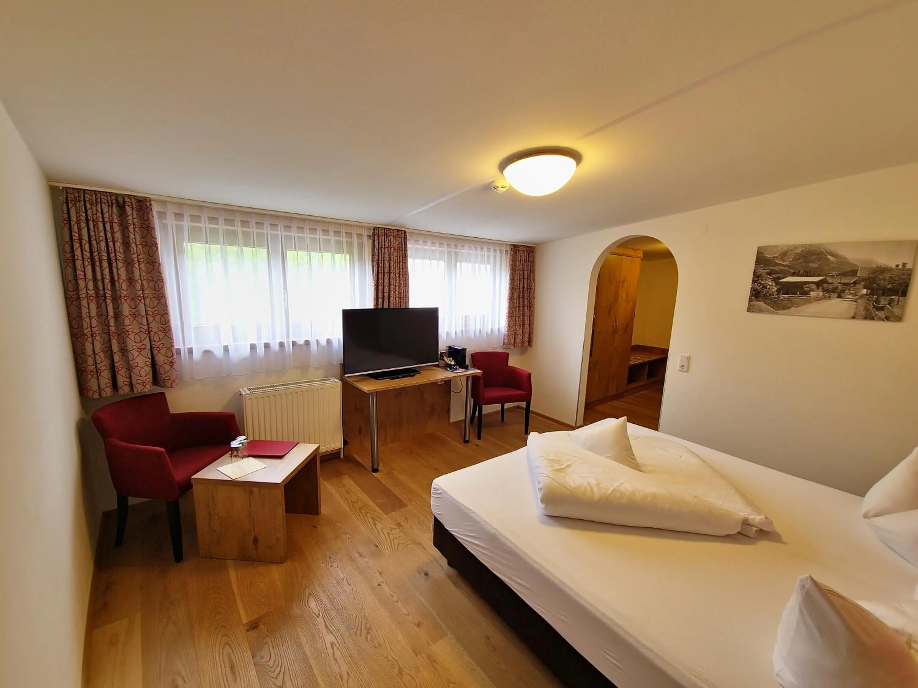 Photo of the whole room, Bed in Das Alpin - Hotel Garni Guesthouse