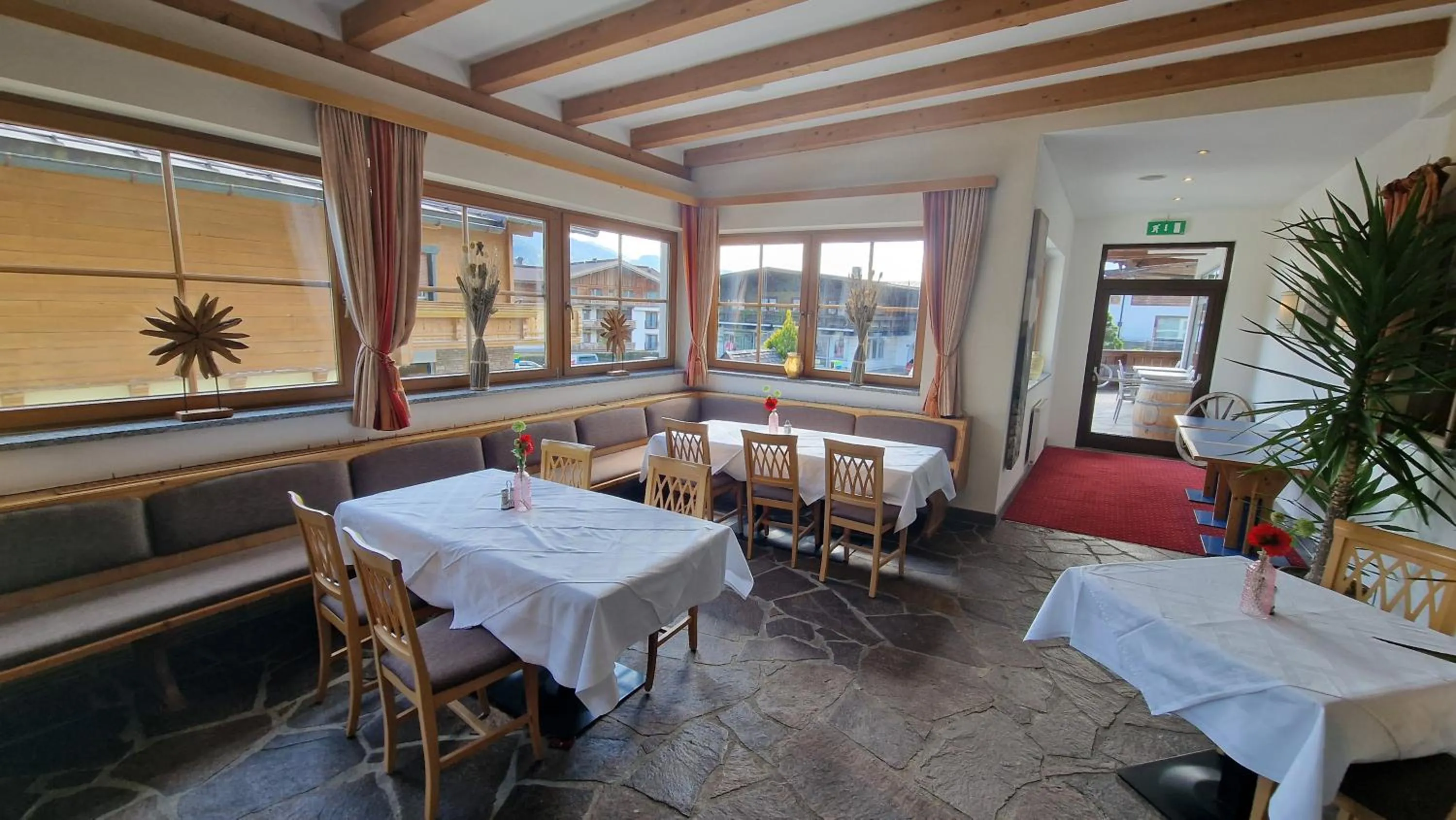 Restaurant/places to eat in Das Alpin - Hotel Garni Guesthouse