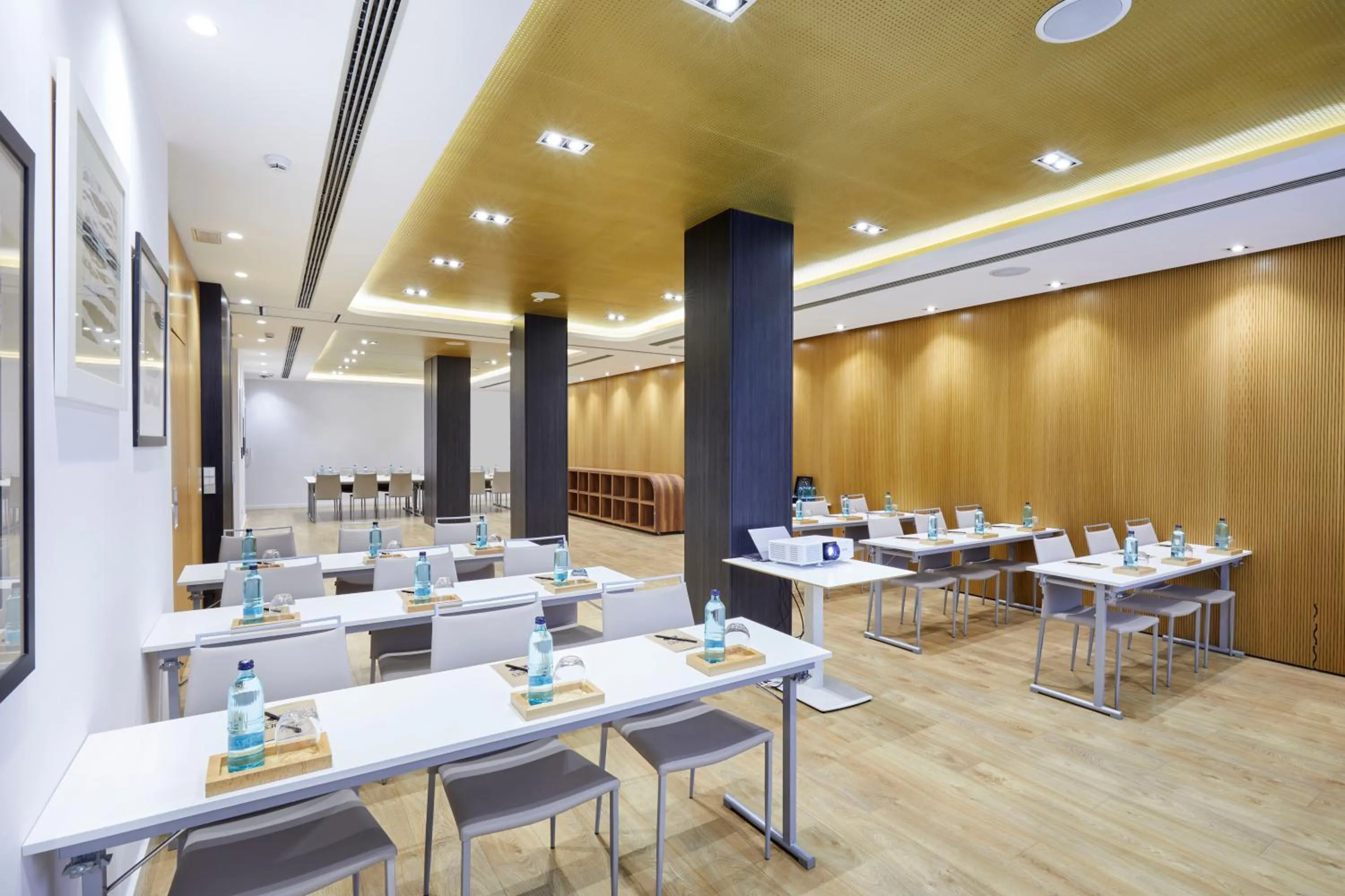 Meeting/conference room in Vincci Gala