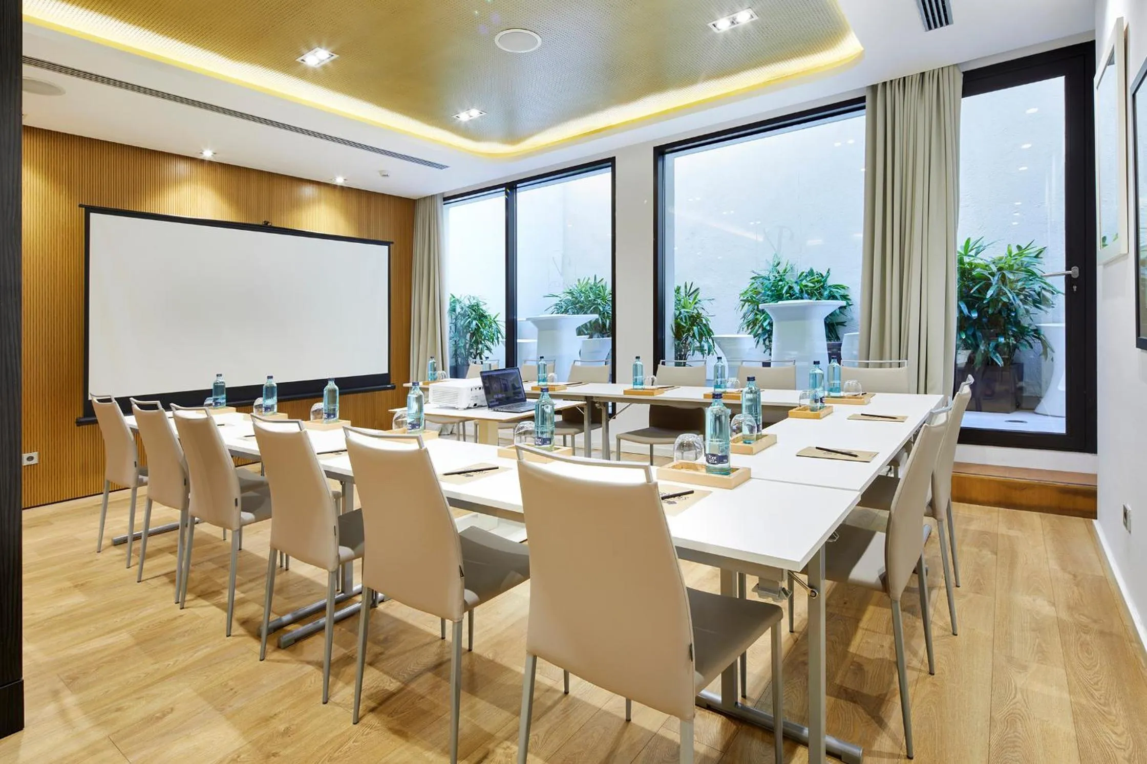 Meeting/conference room in Vincci Gala