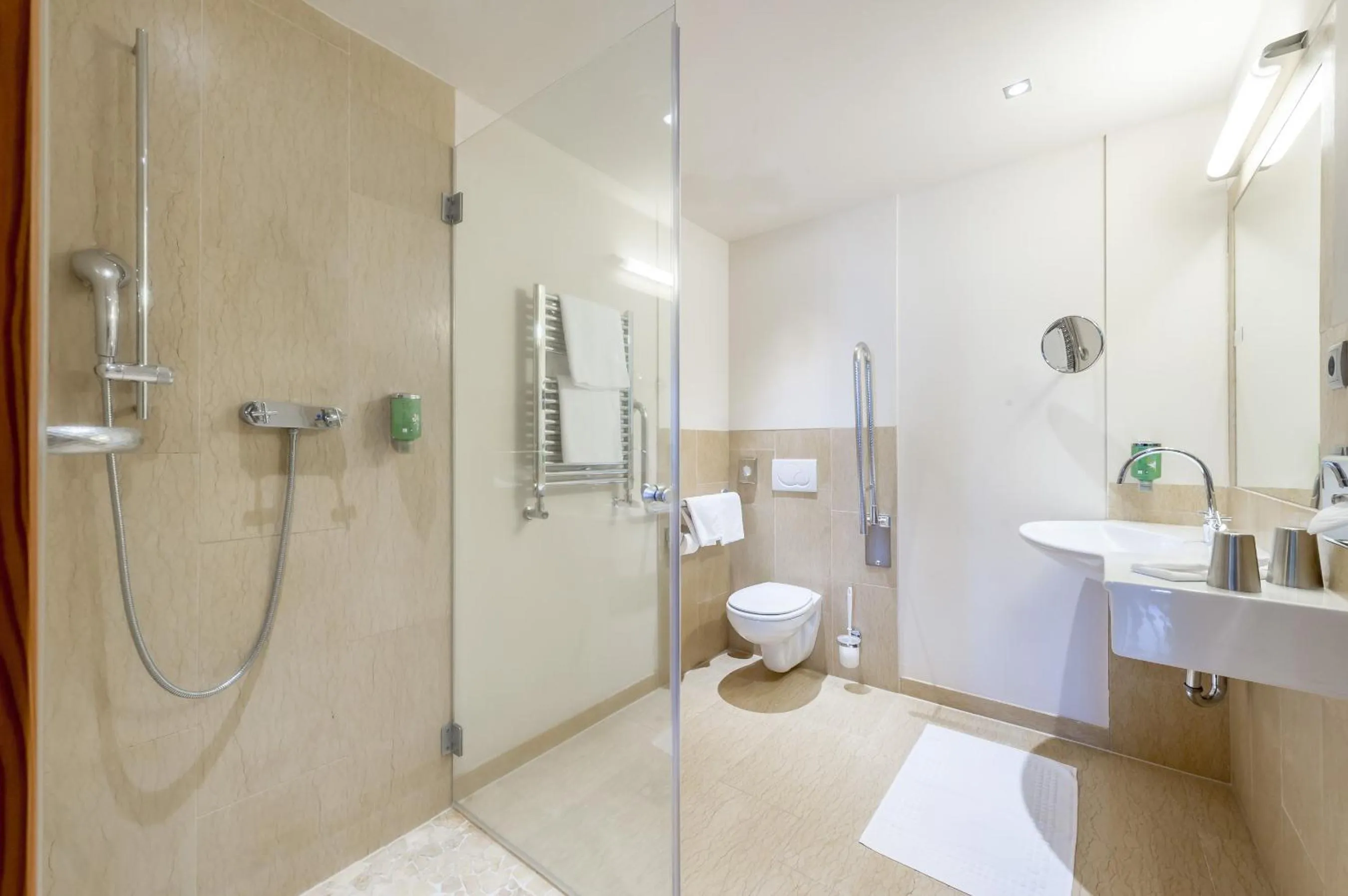 Bathroom in Hotel Andy 4 Sterne Superior