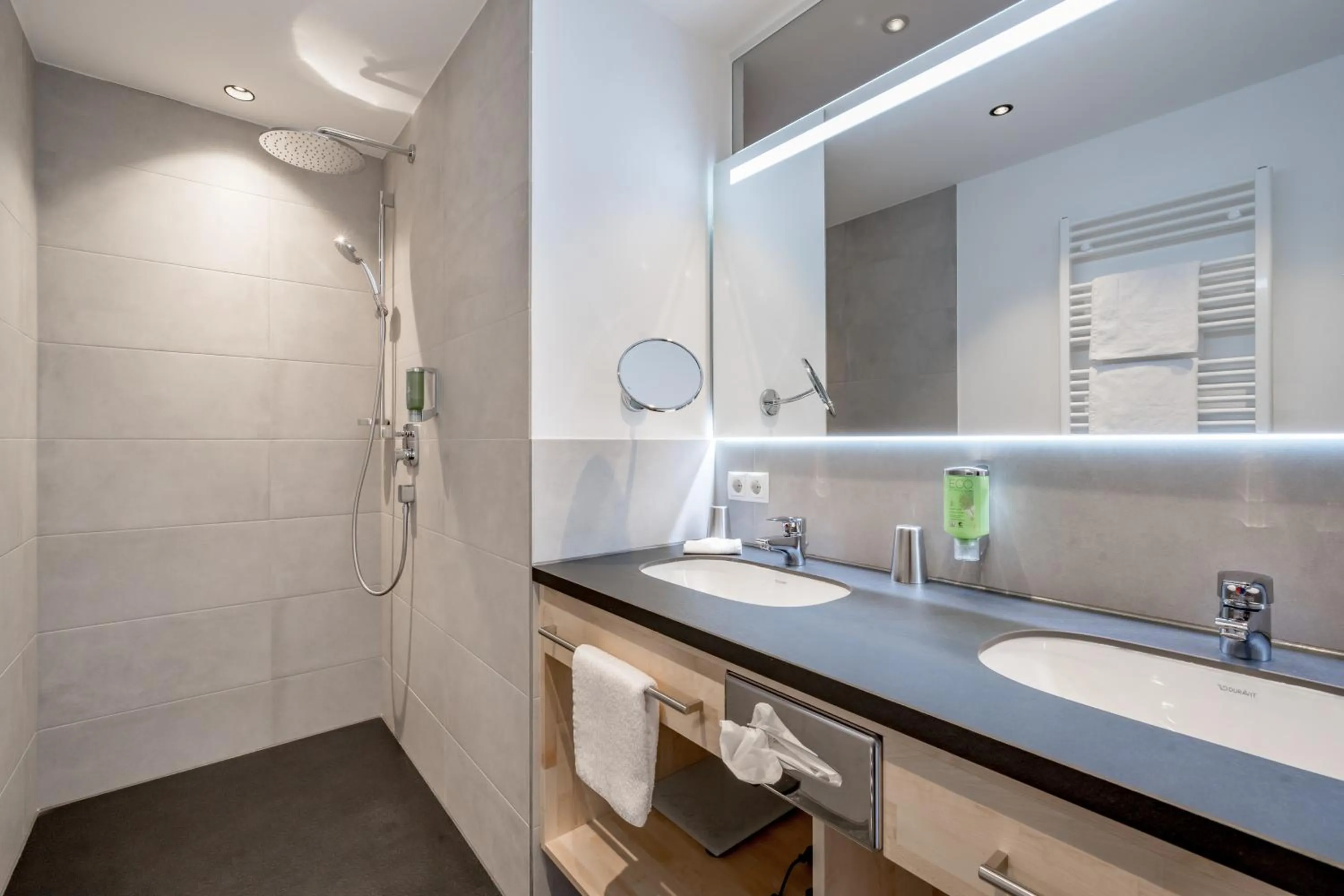 Bathroom in Hotel Andy 4 Sterne Superior