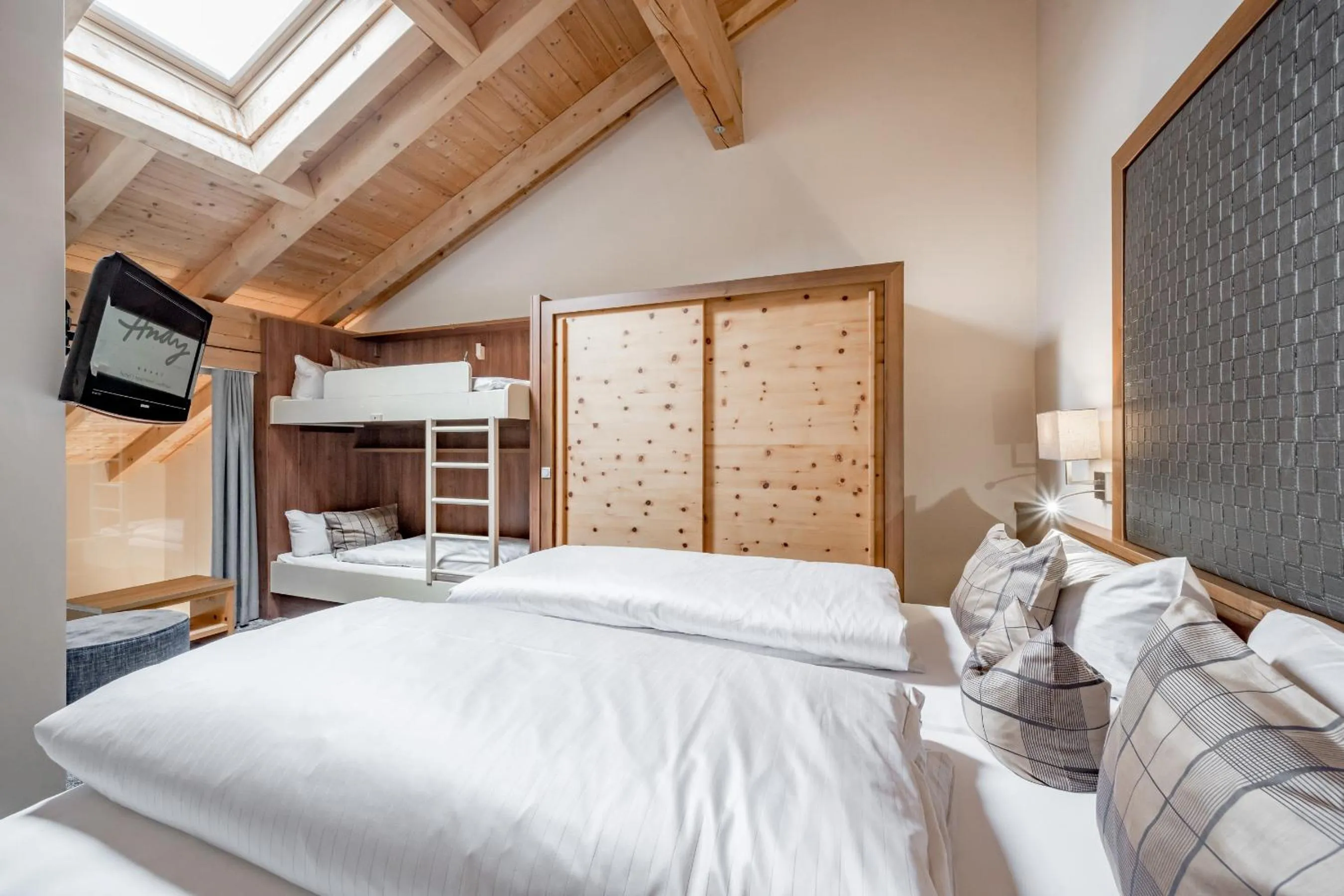 Photo of the whole room, Bed in Hotel Andy 4 Sterne Superior