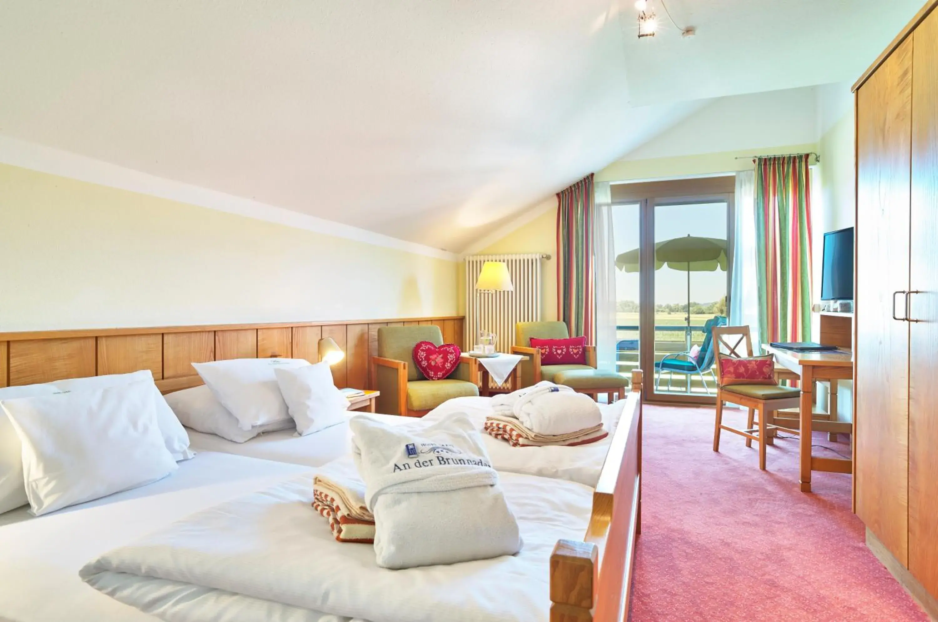 Double Room with West-Facing Balcony - single occupancy in Hotel An der Brunnader - Die Therme befindet sich 4 Geh-Minuten entfernt Double Room with West-Facing Balcony - single occupancy in Hotel An der Brunnader - Die Therme befindet sich 4 Geh-Minuten entfernt