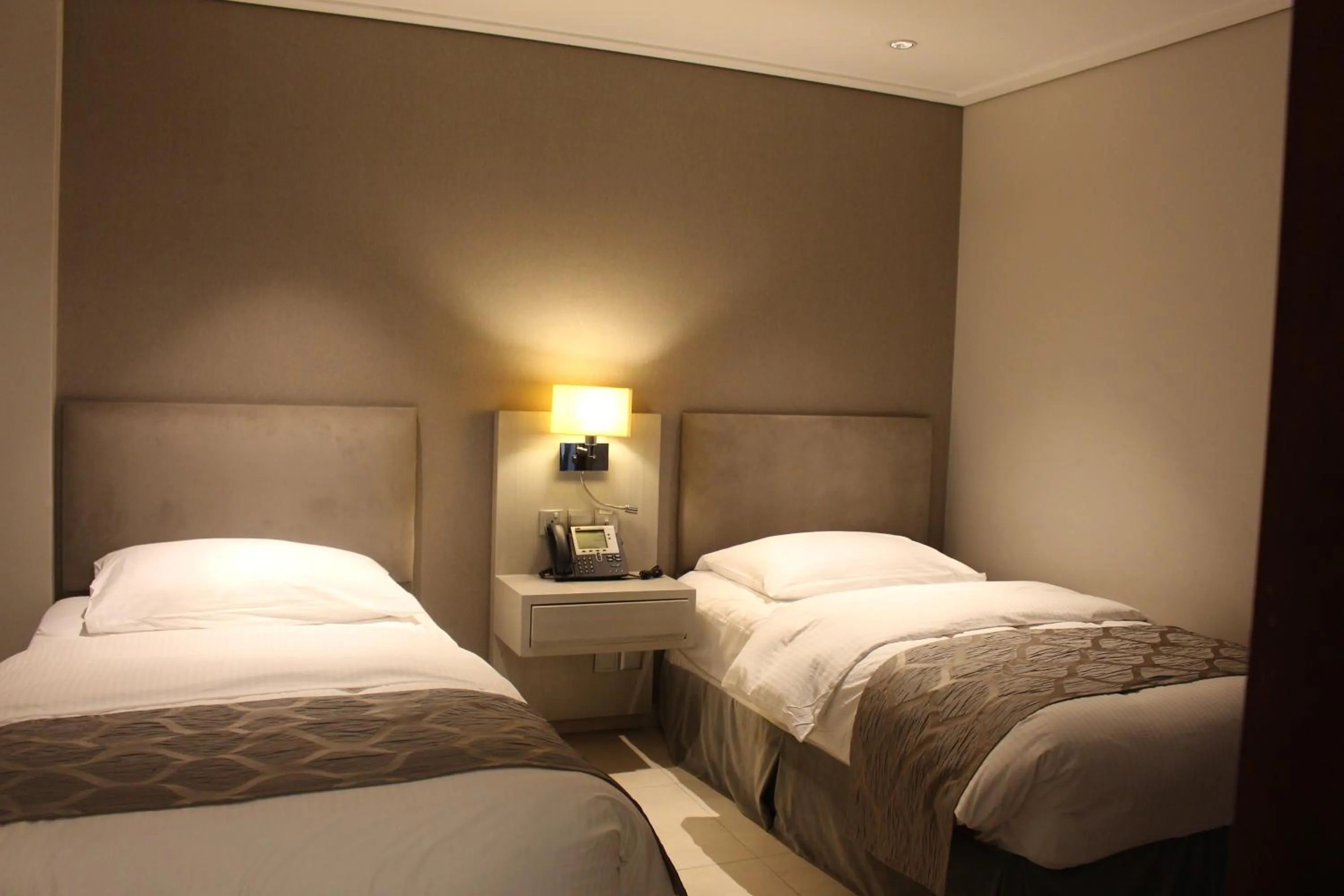 Bed in Mövenpick Hotel & Resort Al Bida'a