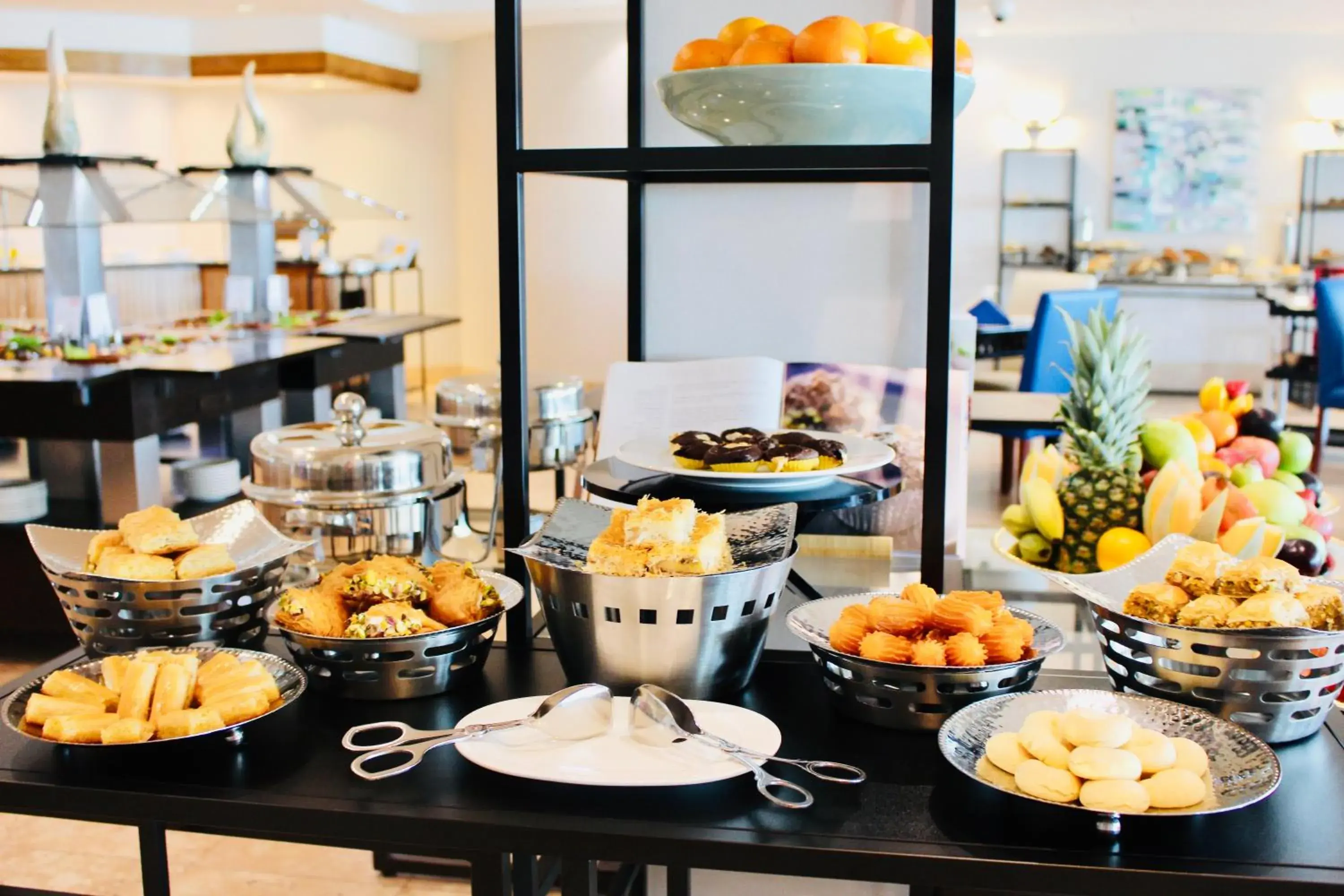 Restaurant/places to eat in Mövenpick Hotel & Resort Al Bida'a Restaurant/places to eat in Mövenpick Hotel & Resort Al Bida'a