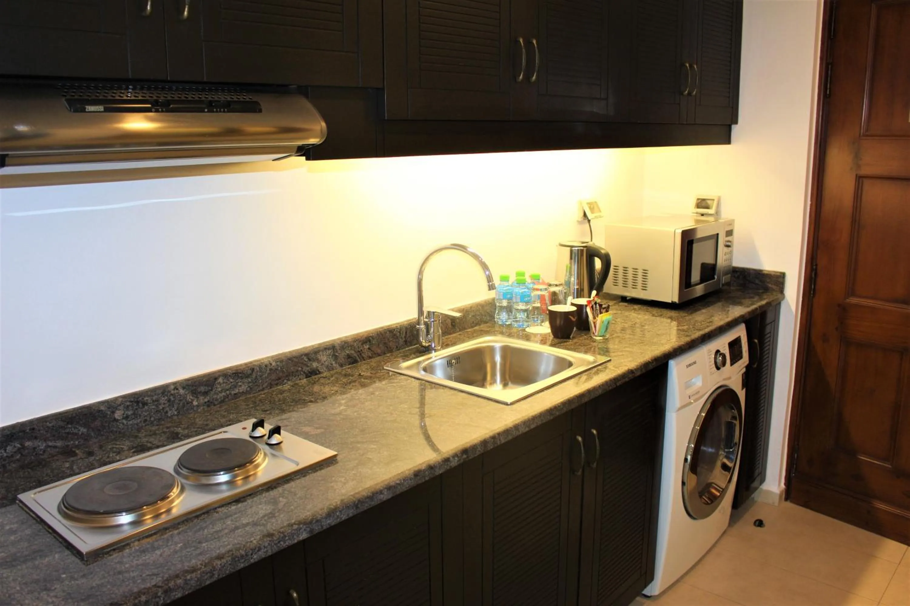 Coffee/tea facilities in Mövenpick Hotel & Resort Al Bida'a