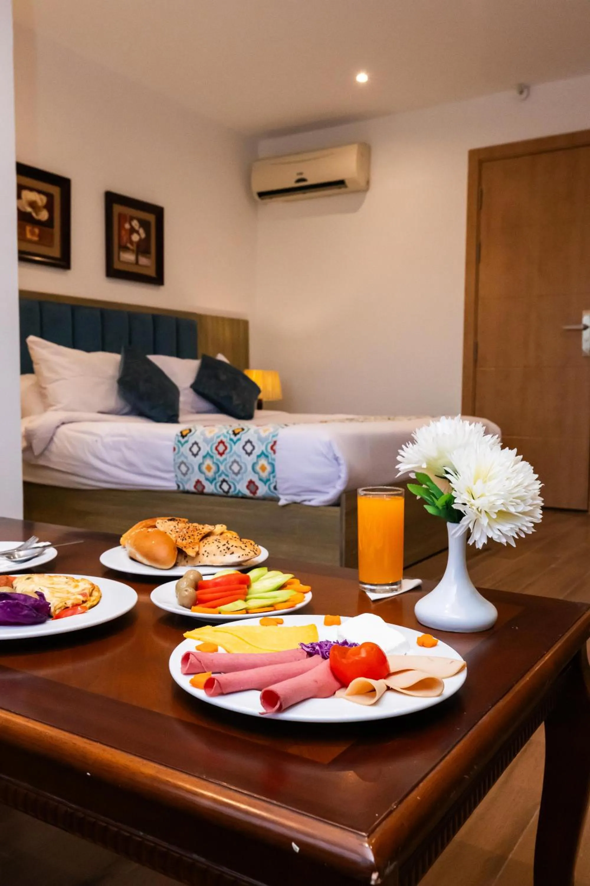 Food and drinks in Golden Park Hotel Cairo, Heliopolis