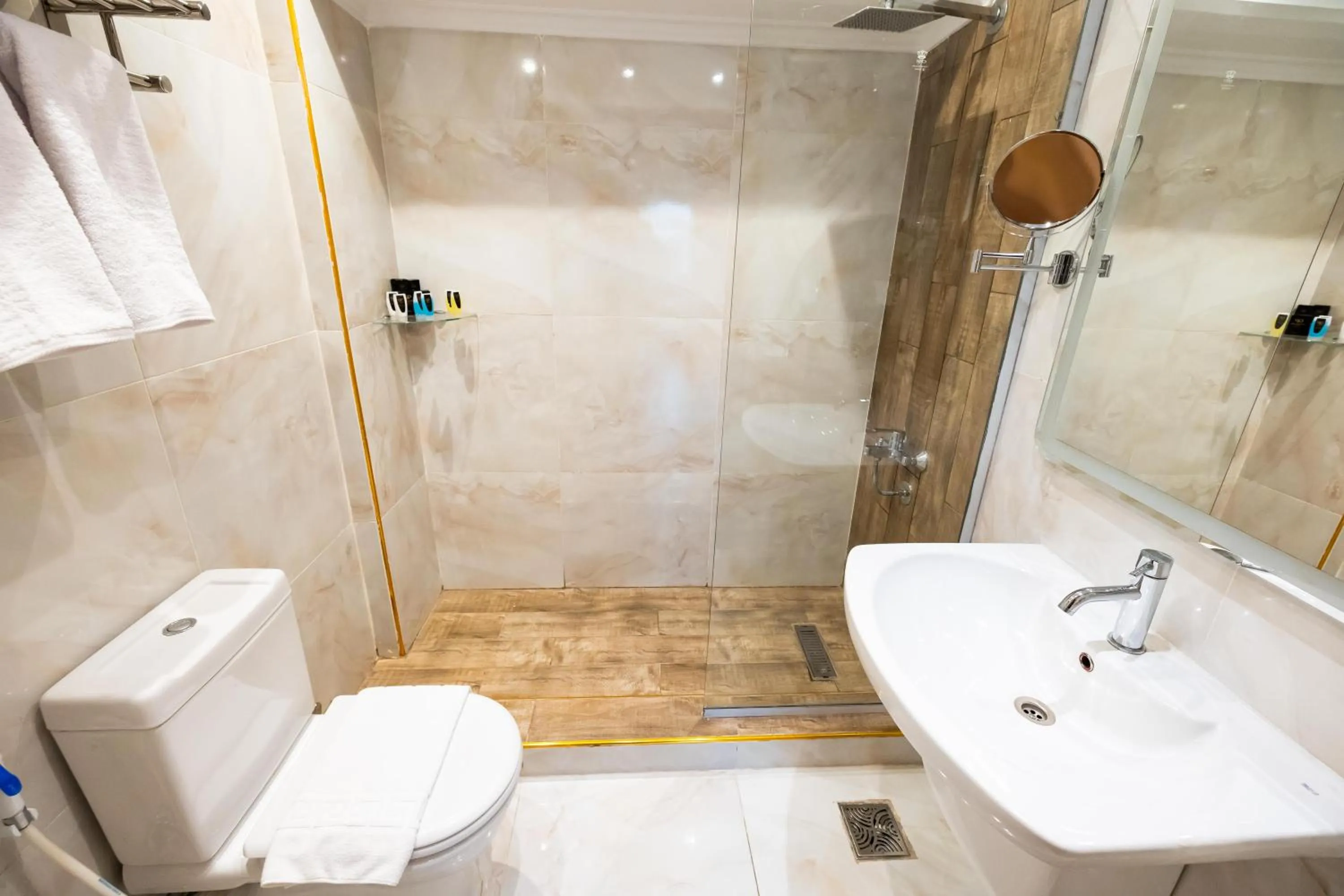 Shower in Golden Park Hotel Cairo, Heliopolis